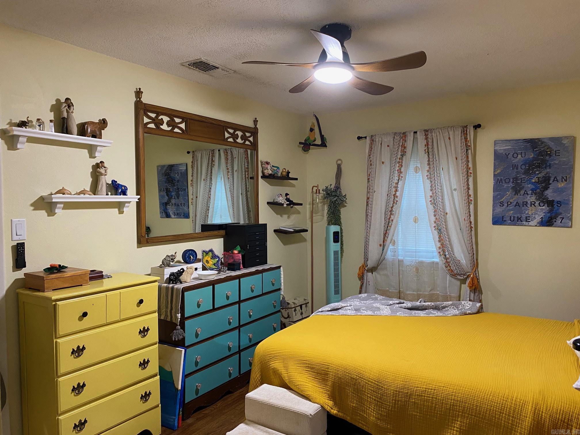 TWIN LAKES - Residential