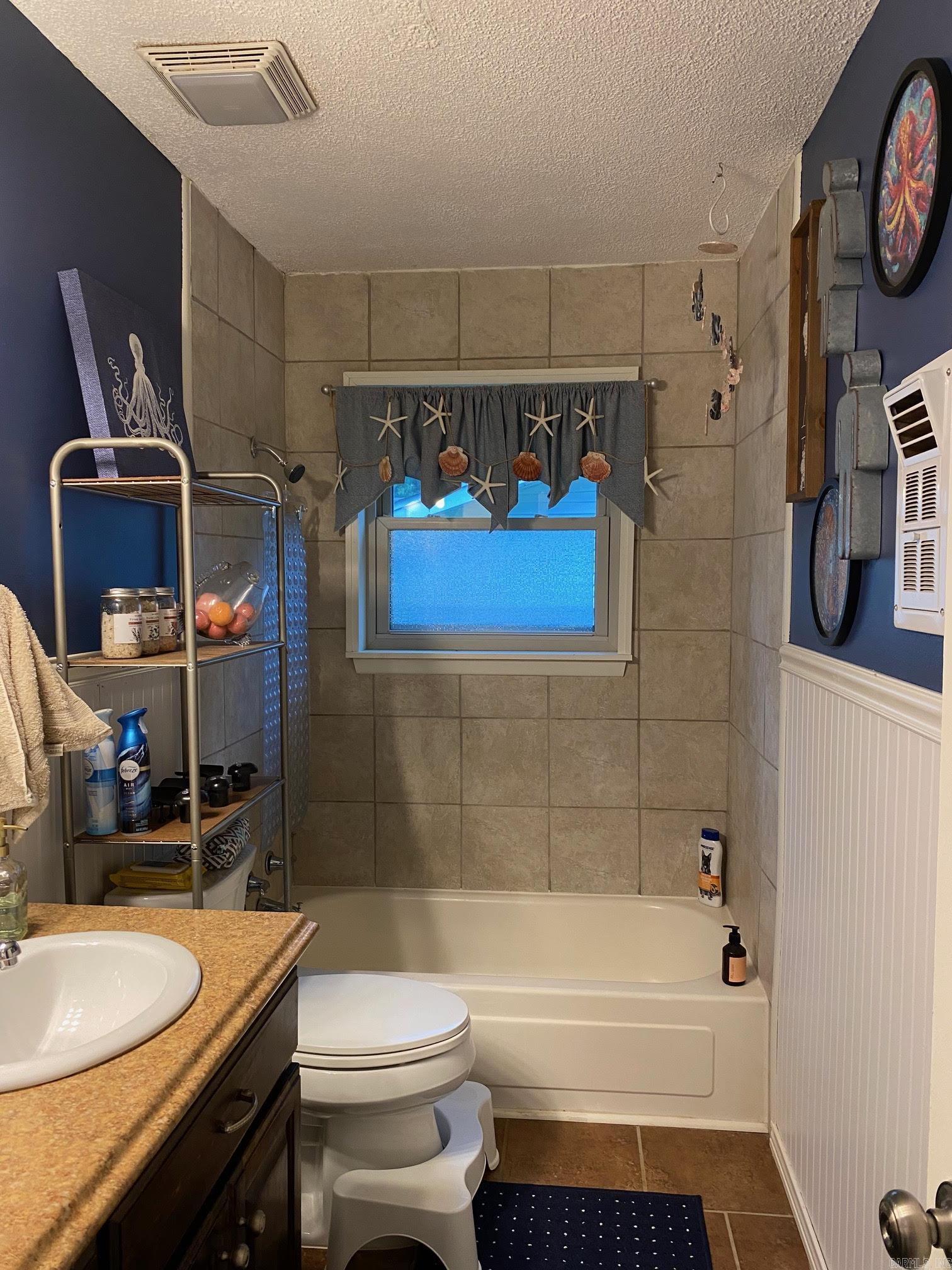 TWIN LAKES - Residential
