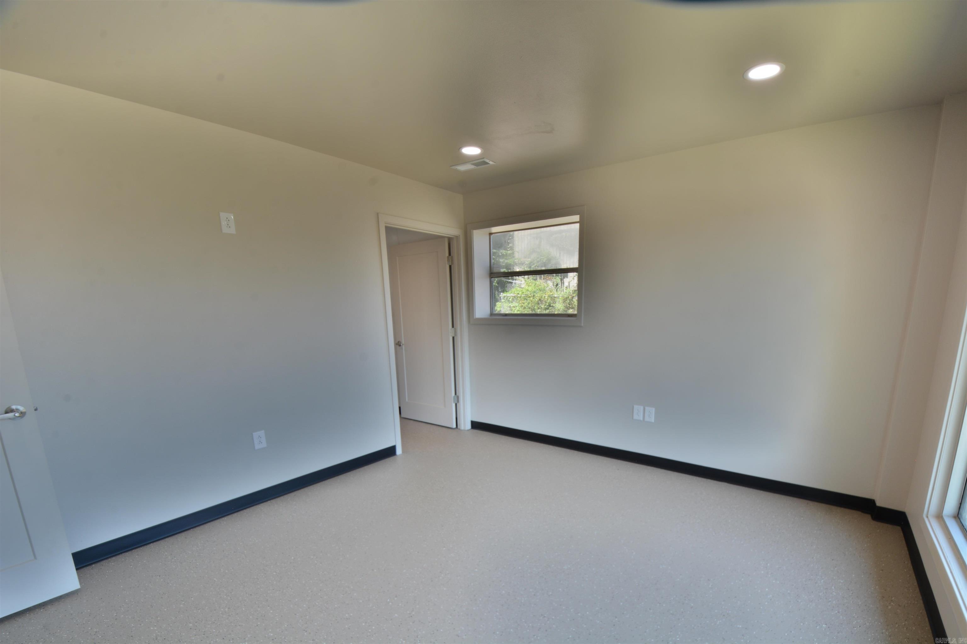 Hamilton Oaks - Commercial Sale