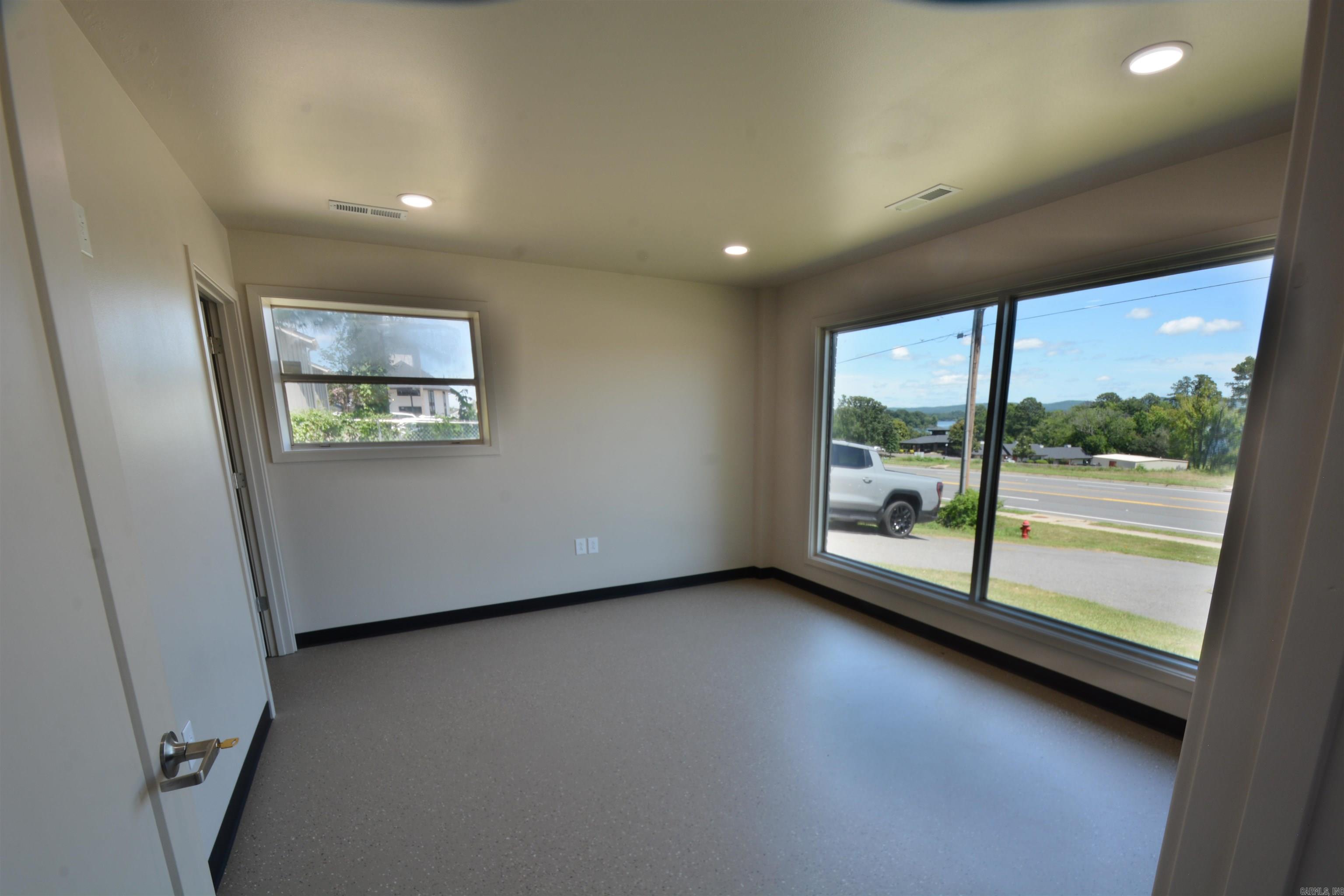 Hamilton Oaks - Commercial Sale