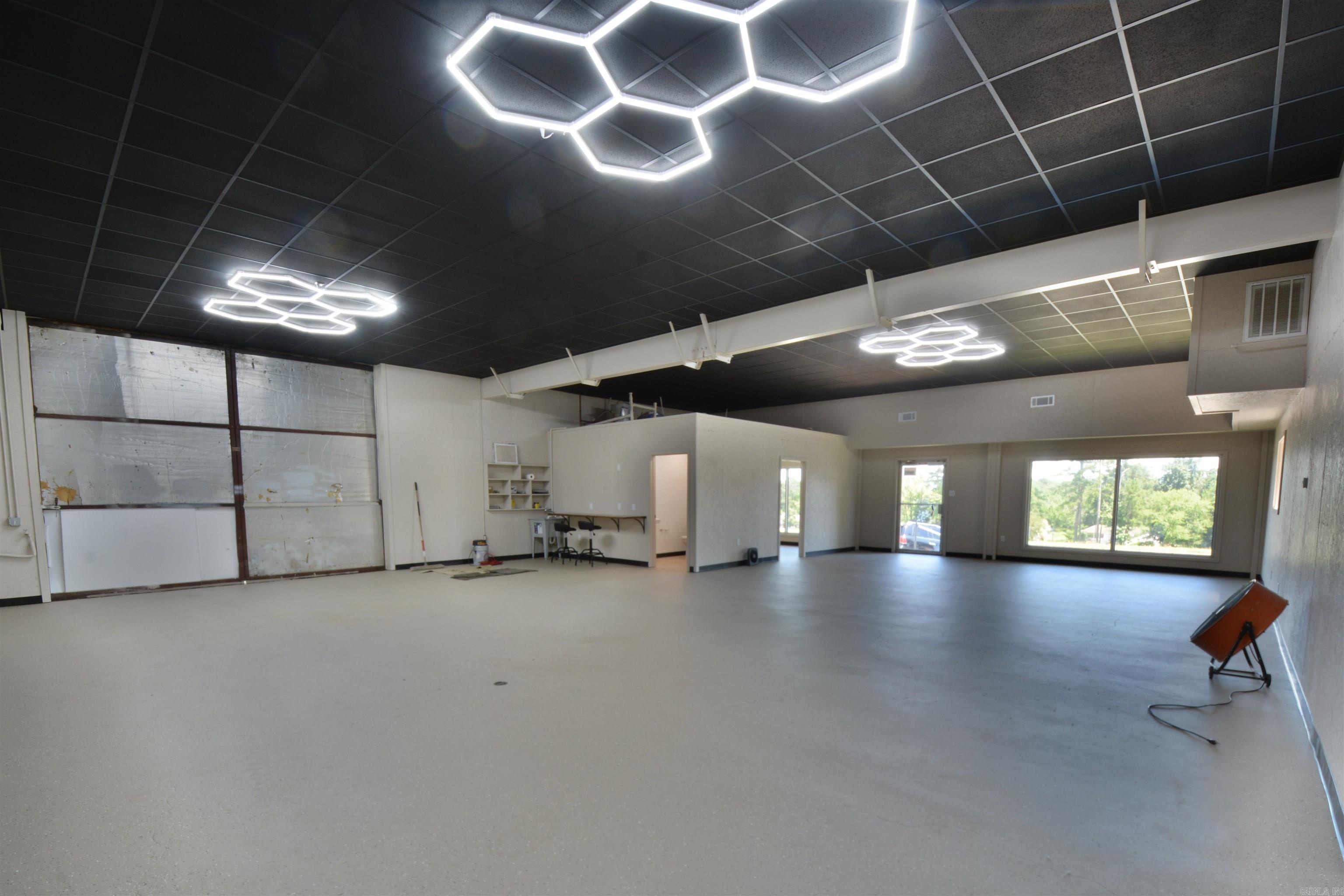 Hamilton Oaks - Commercial Sale