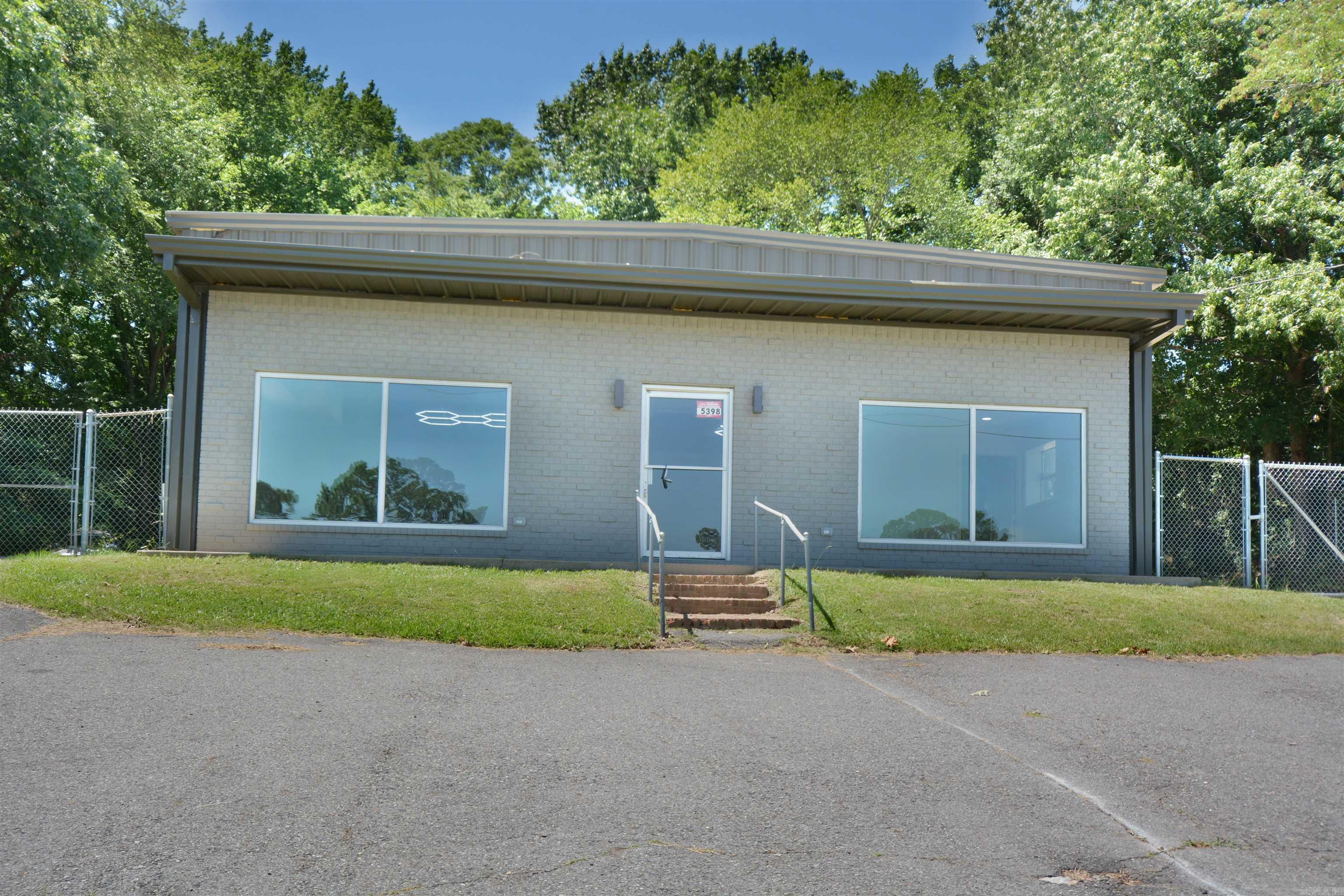 Hamilton Oaks - Commercial Sale