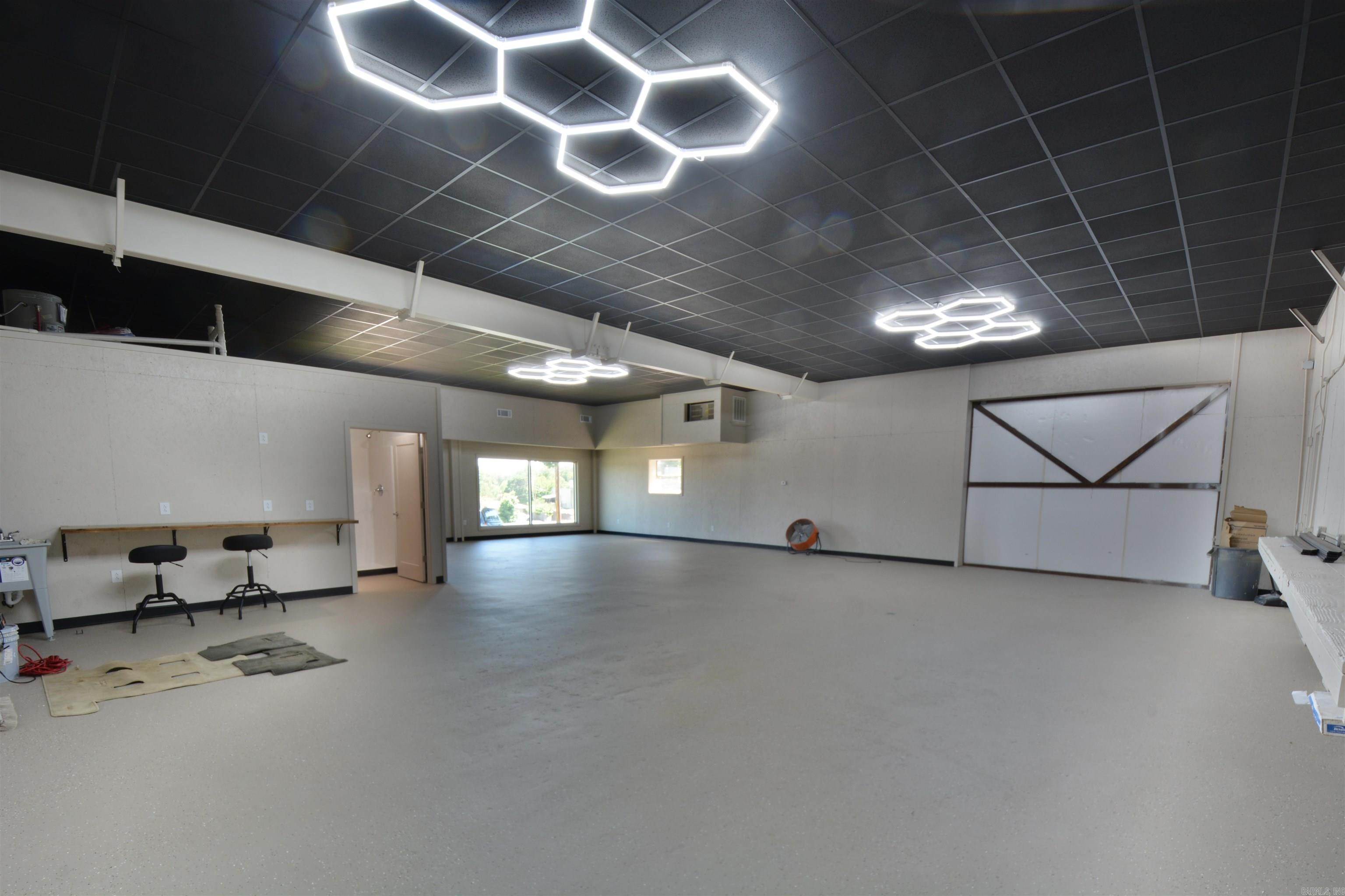 Hamilton Oaks - Commercial Sale