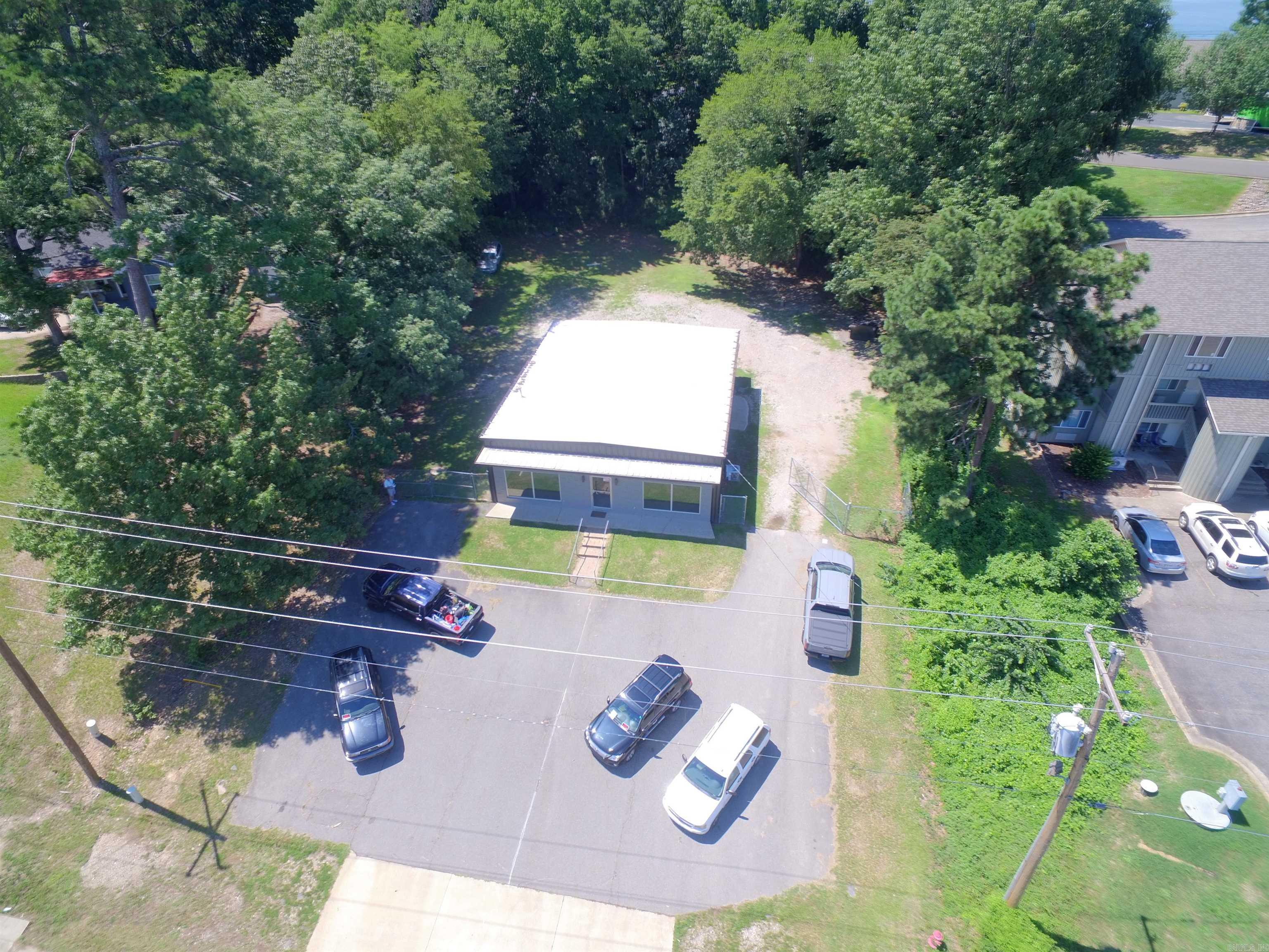 Hamilton Oaks - Commercial Sale