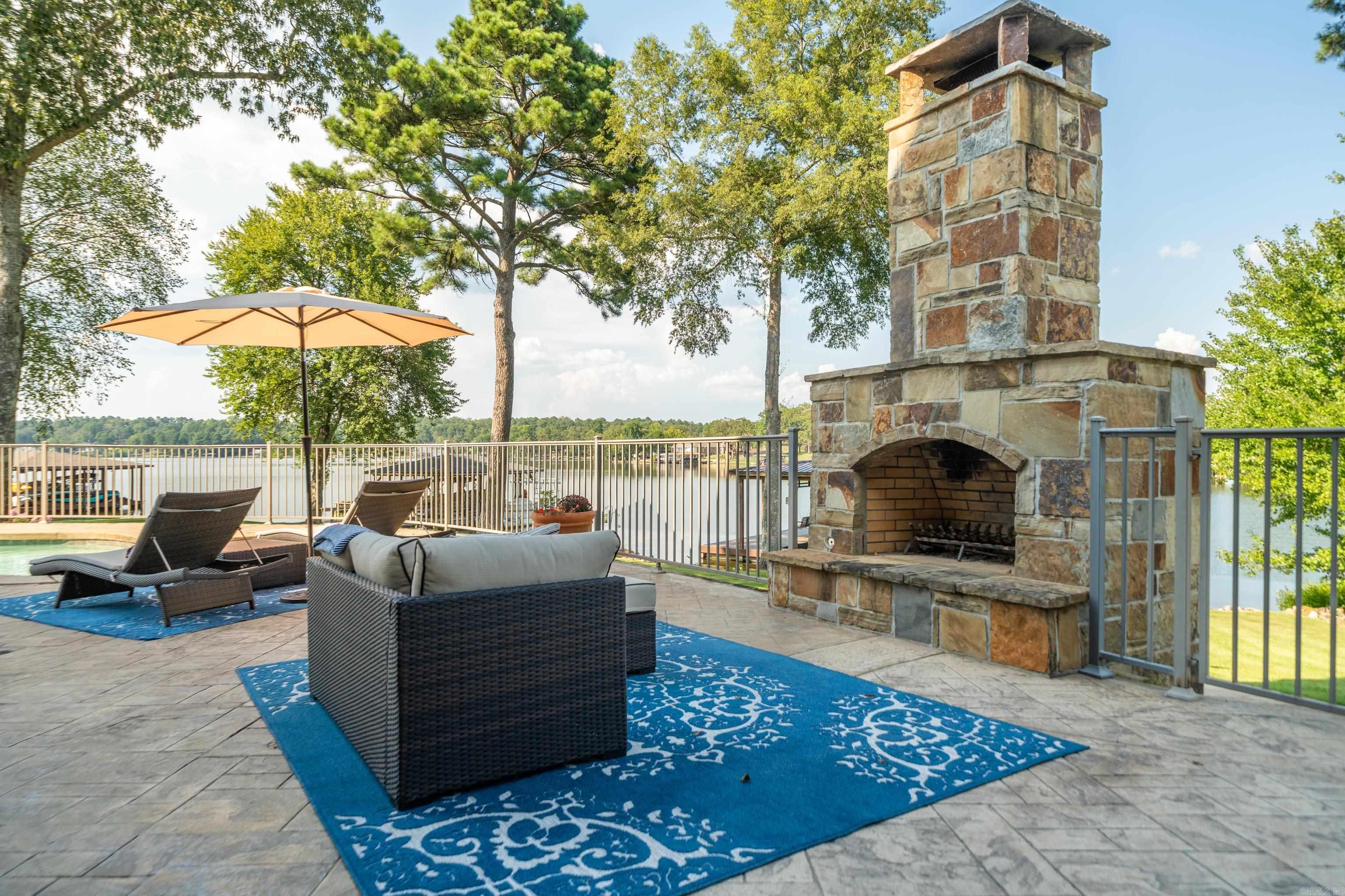 OAK SHORES ESTATES - Residential