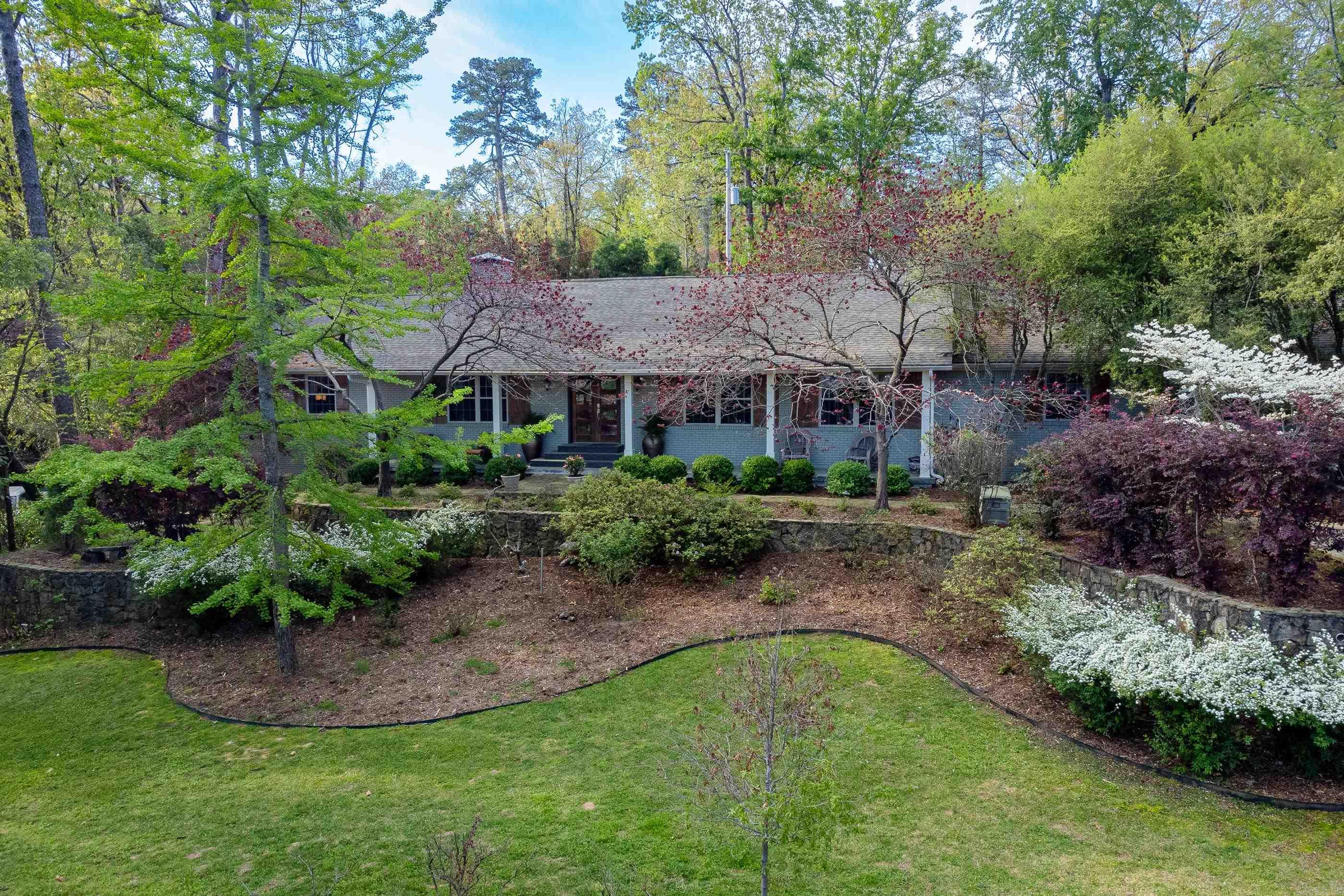 EAST PALISADES - Residential