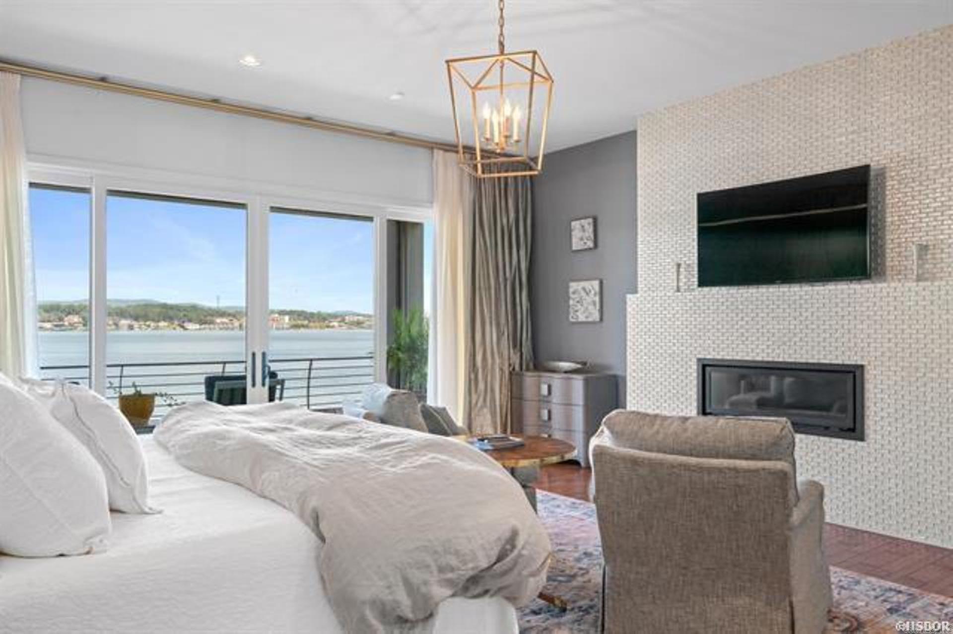 Point on Wilson Point - Residential