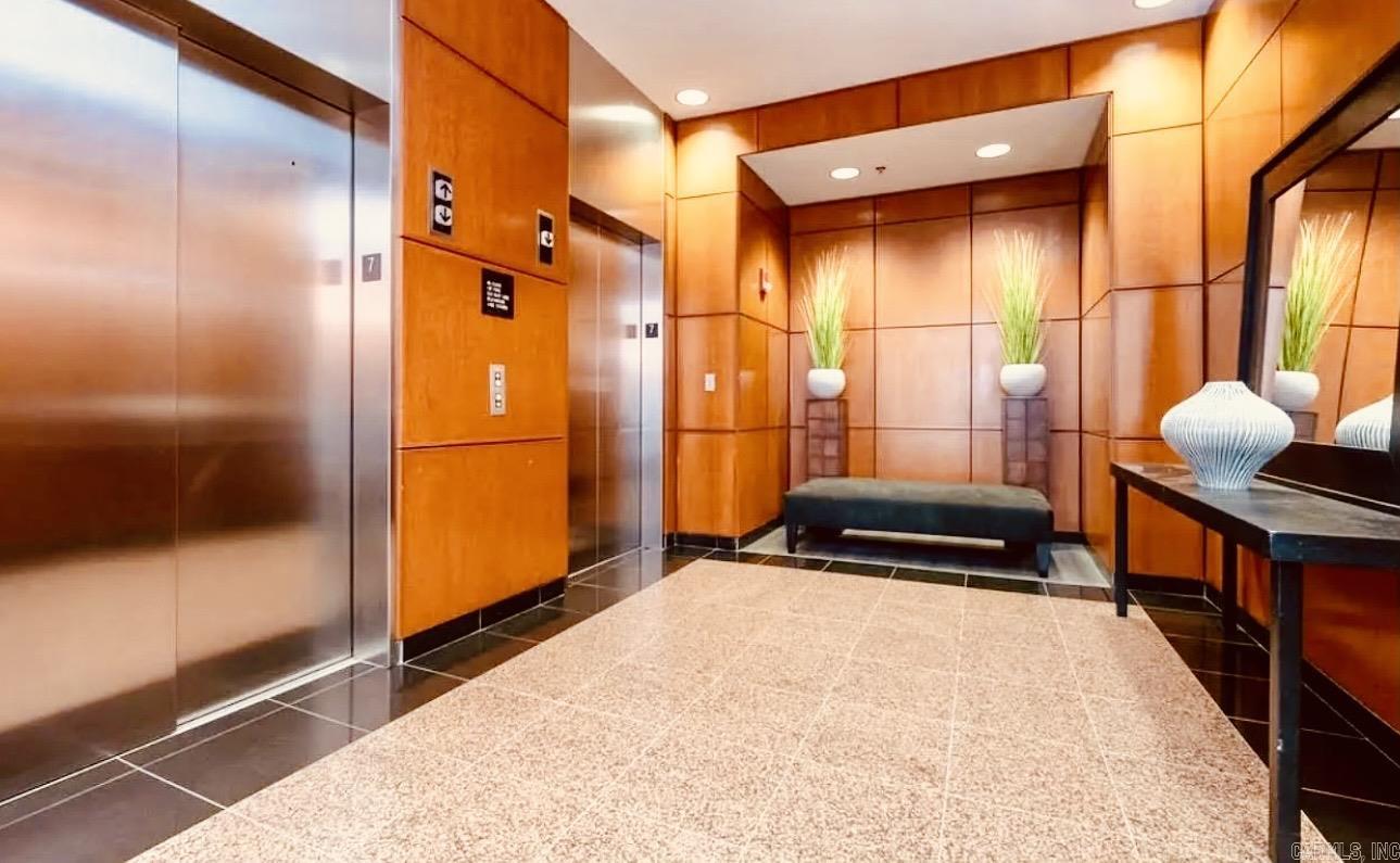 Arkansas Capitol Commerce Center - Residential Lease