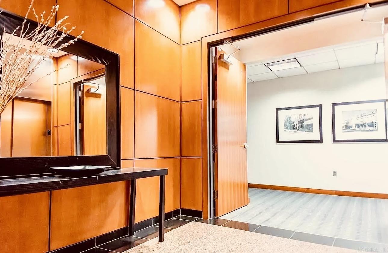 Arkansas Capitol Commerce Center - Residential Lease