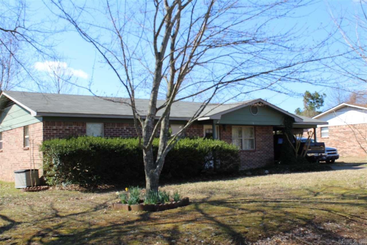 3 bedroom brick home. Fenced yard. Carport, Newer carpet in LR, new dishwasher, great neighborhood. Great price!