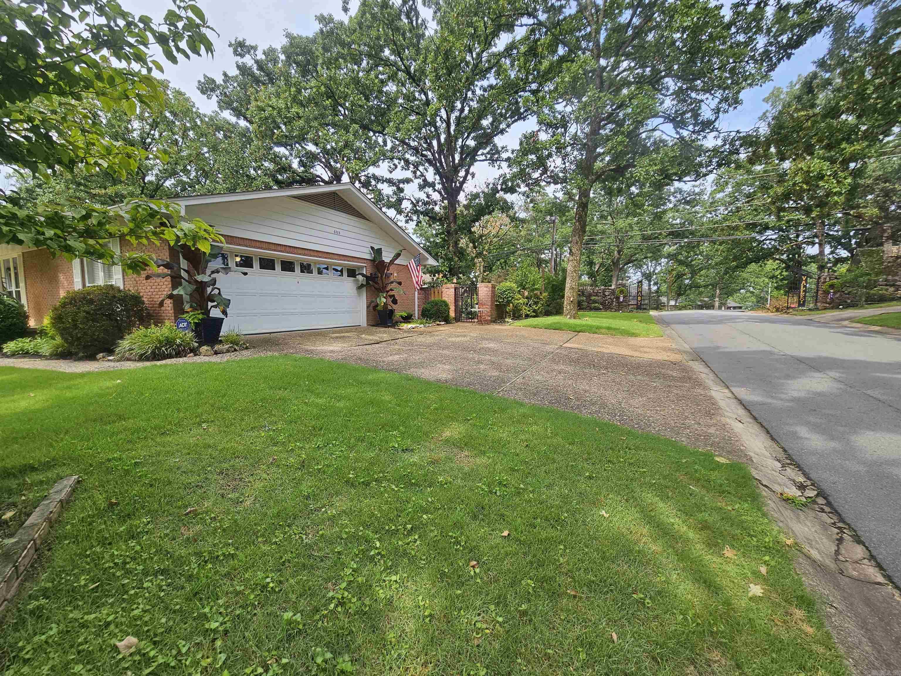 INDIAN HILLS - Residential