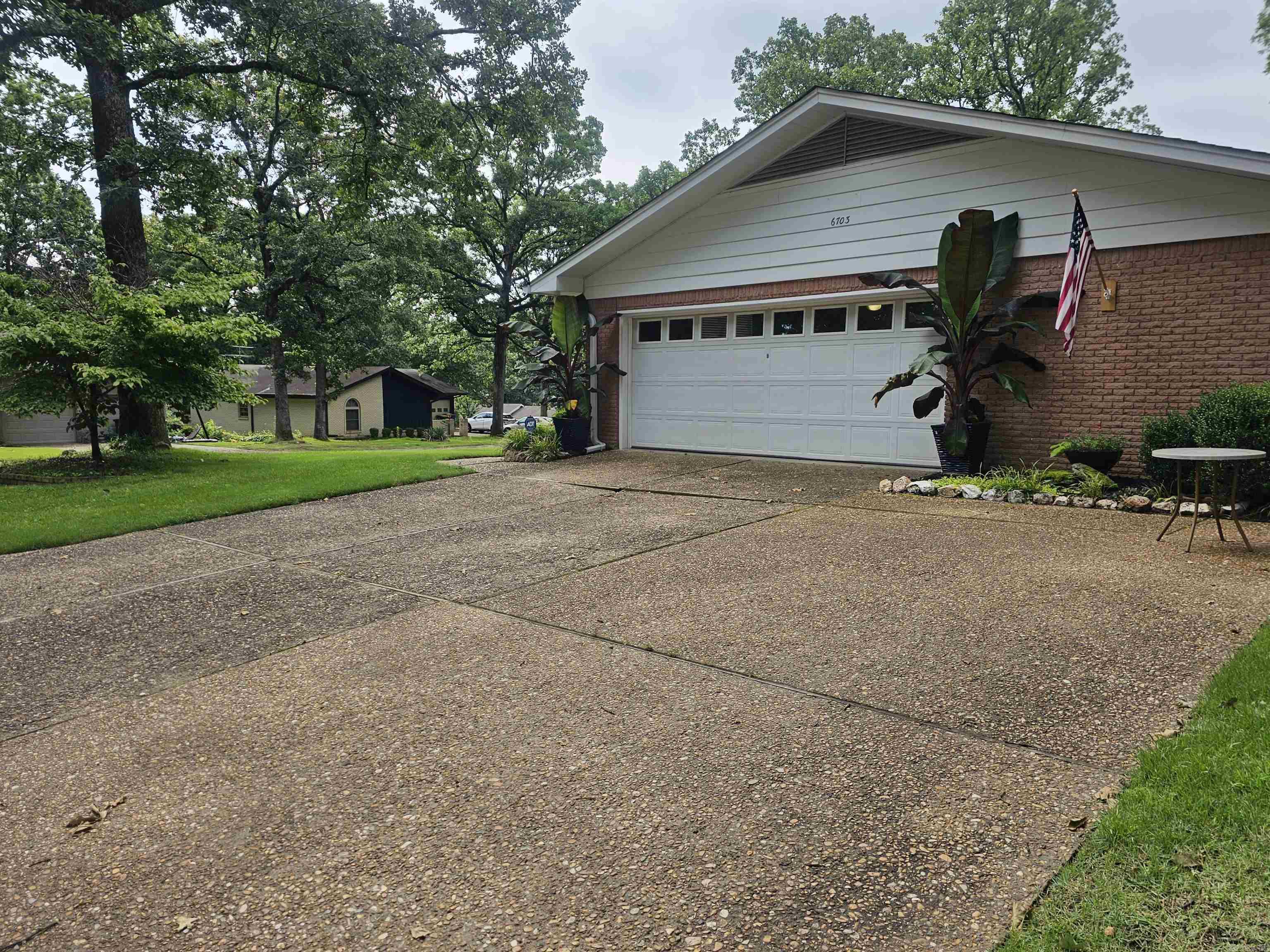 INDIAN HILLS - Residential