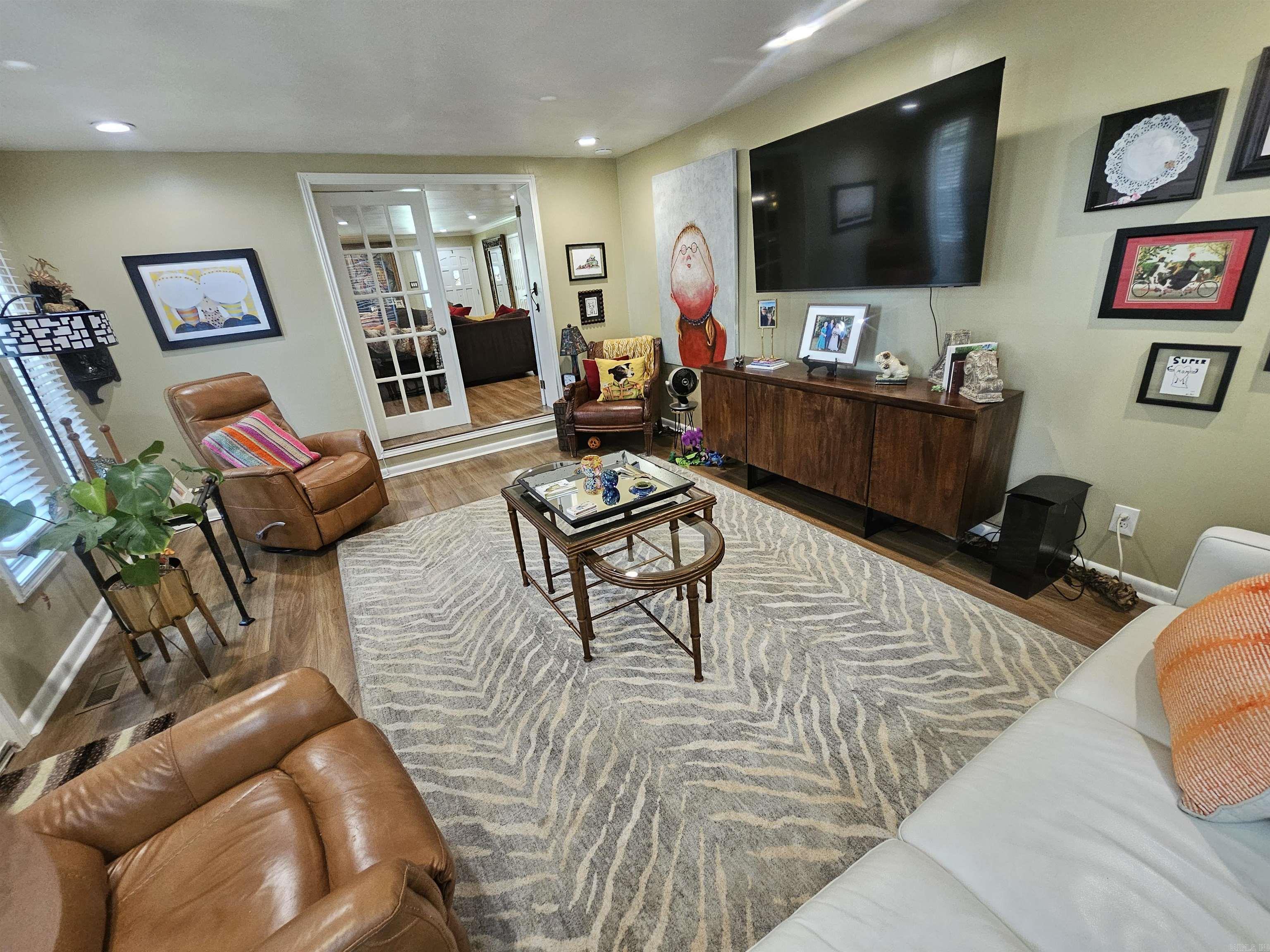INDIAN HILLS - Residential