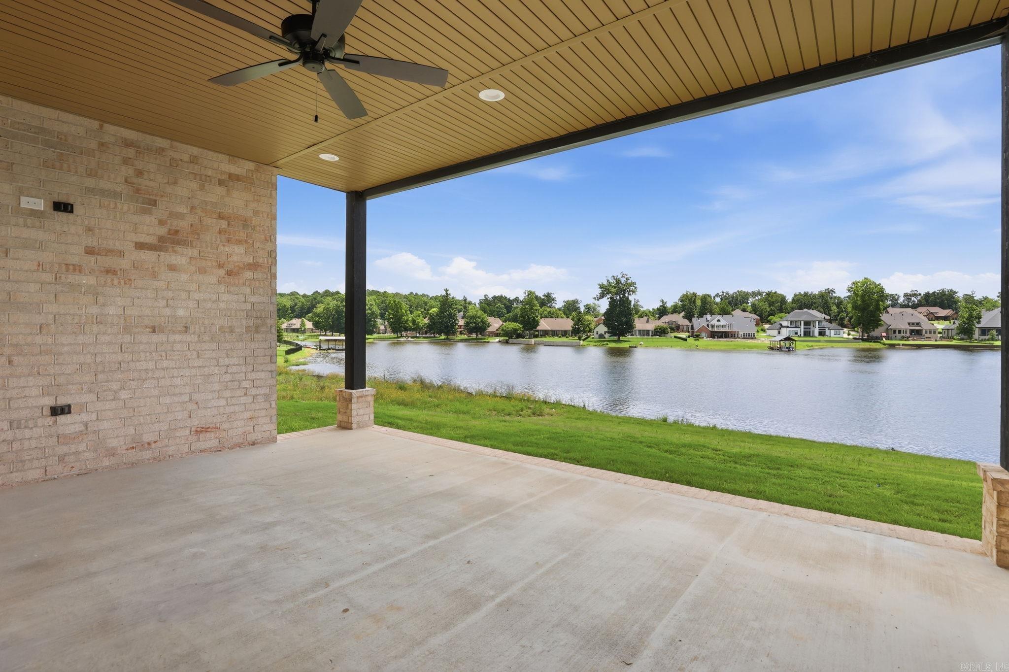 NORTH SHORE @ HURRICANE LAKE EST - Residential