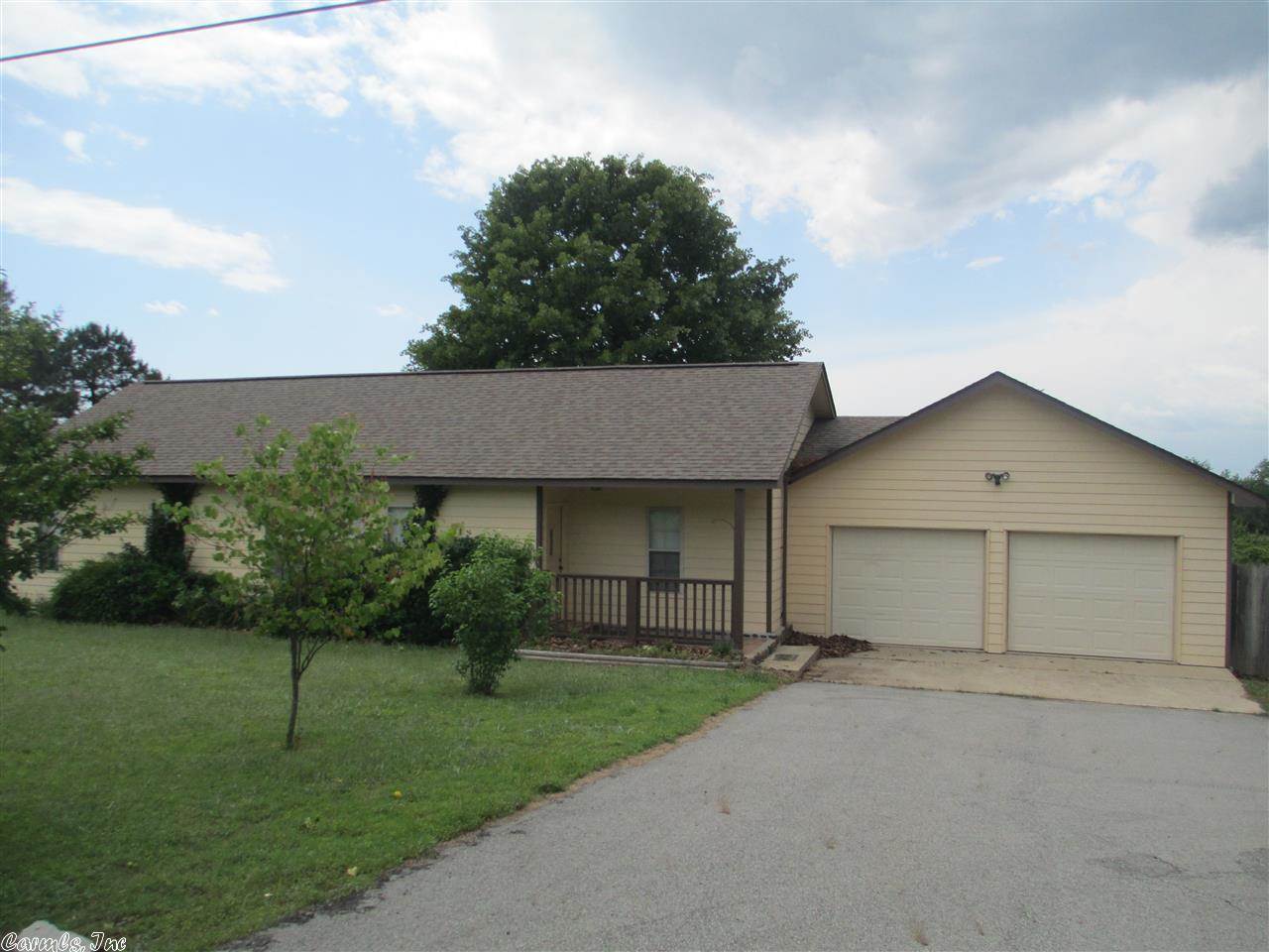 Well kept 2 bed 2 bath house with 2 car garage. It is located in a low traffic area with a big back yard and huge deck with shade trees. There is also separate laundry with desk/office area, open floor plan, French doors, vaulted ceiling in extra large living room, and walk-in closets in both bedrooms. This home is located just outside Heber Springs.