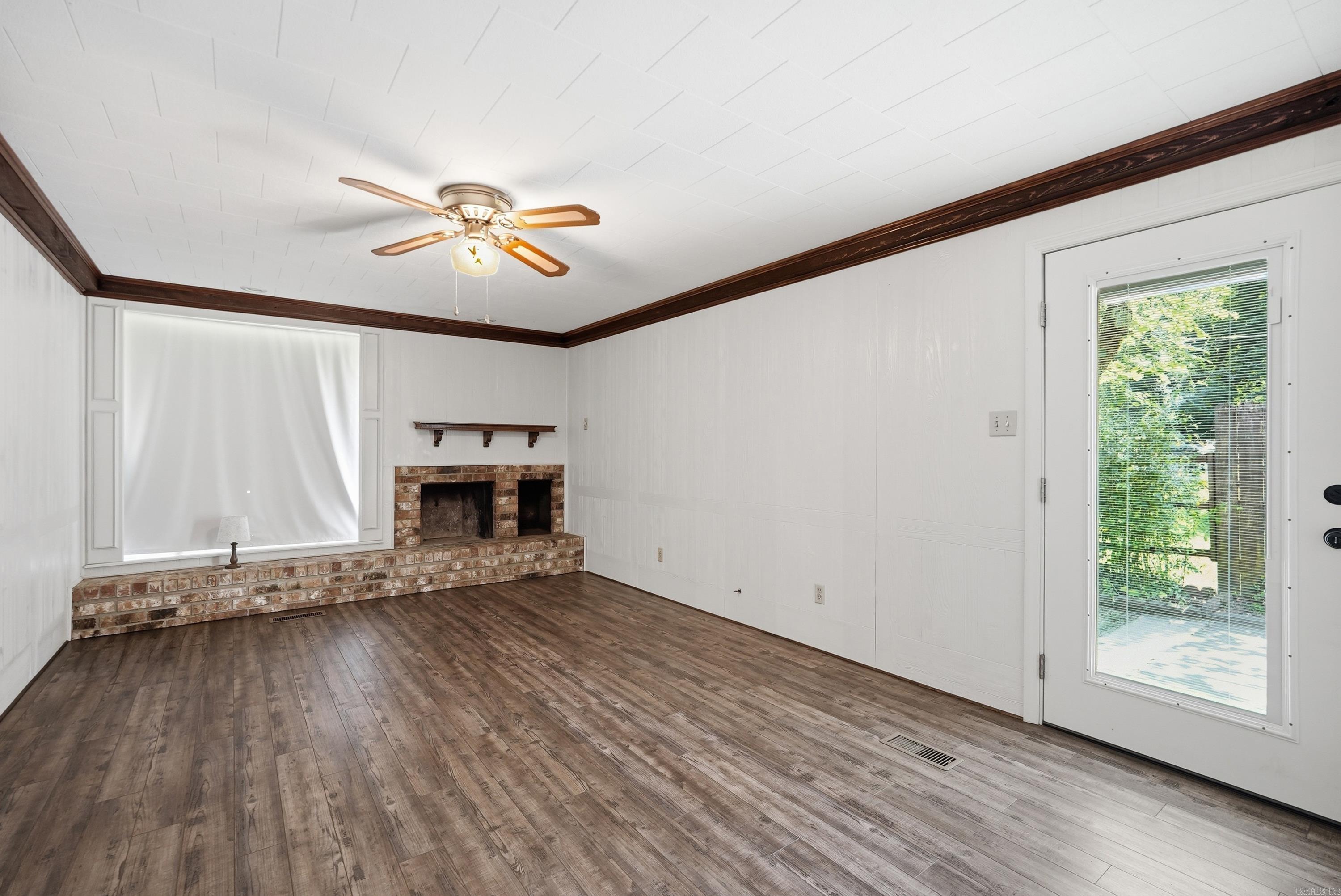 PEBBLE LAKE - Residential