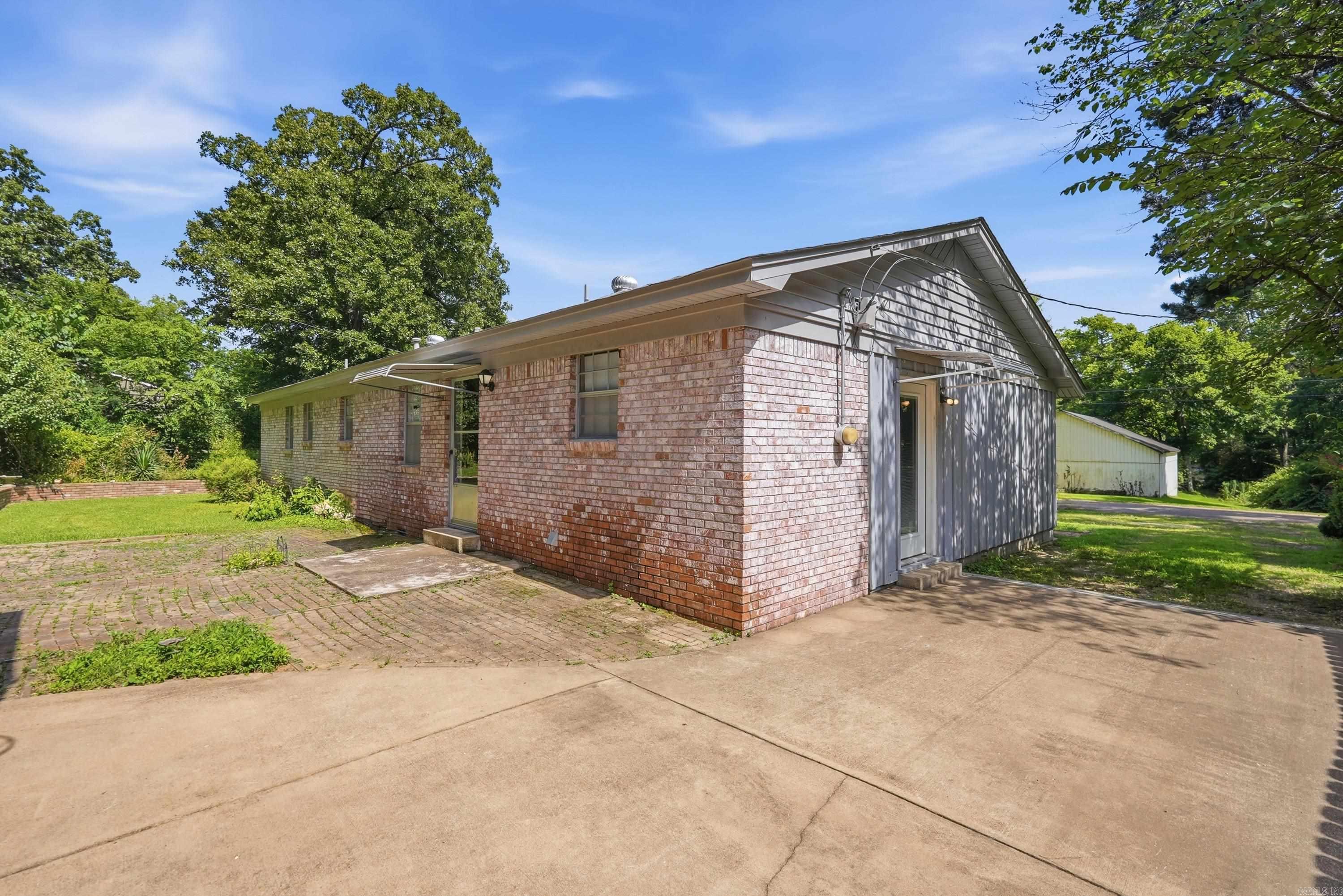 PEBBLE LAKE - Residential