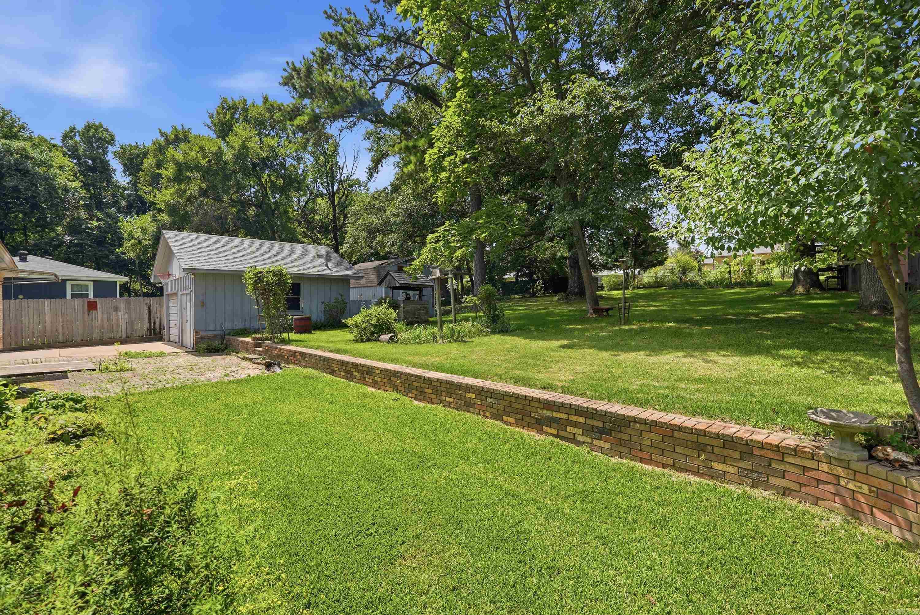 PEBBLE LAKE - Residential