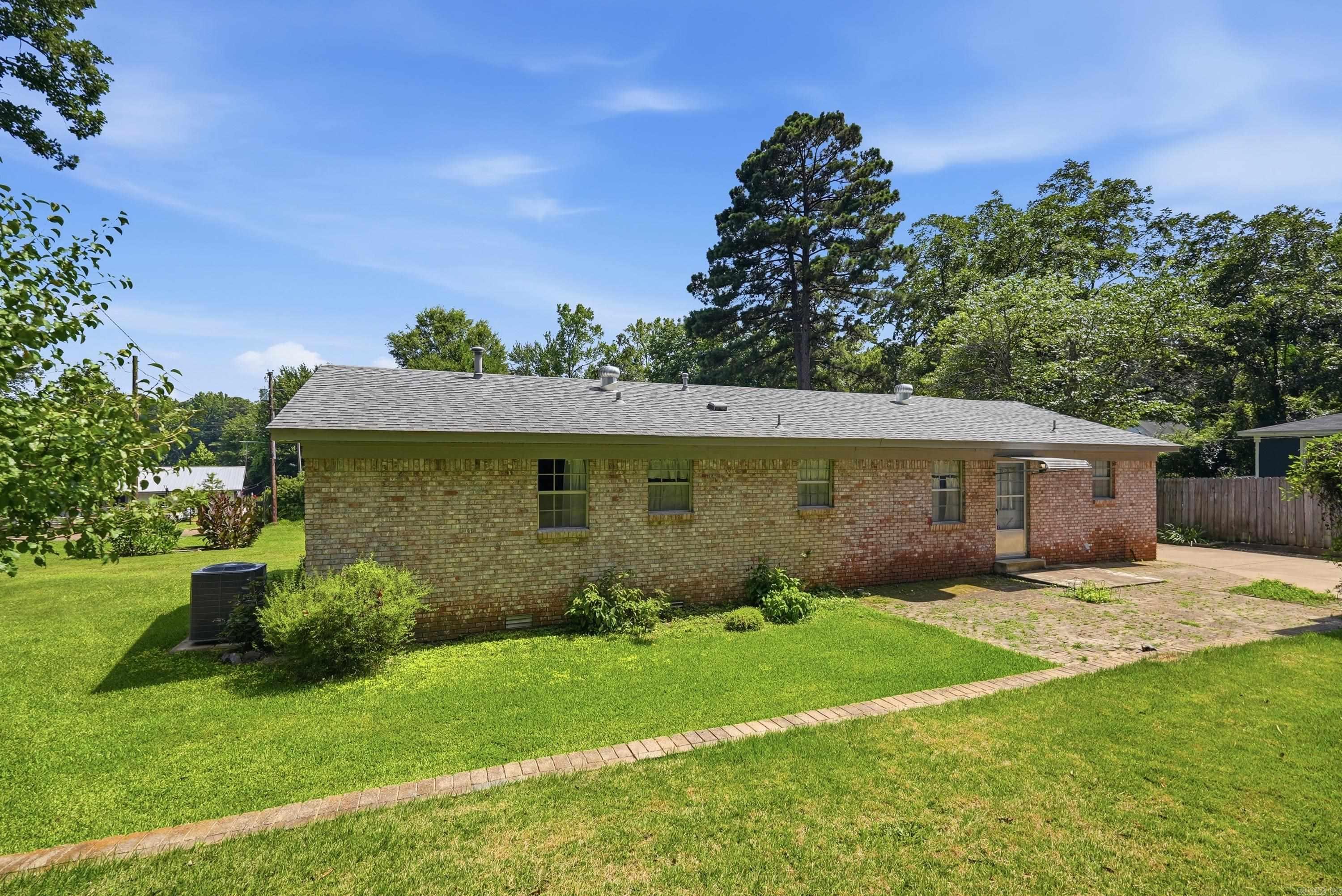 PEBBLE LAKE - Residential