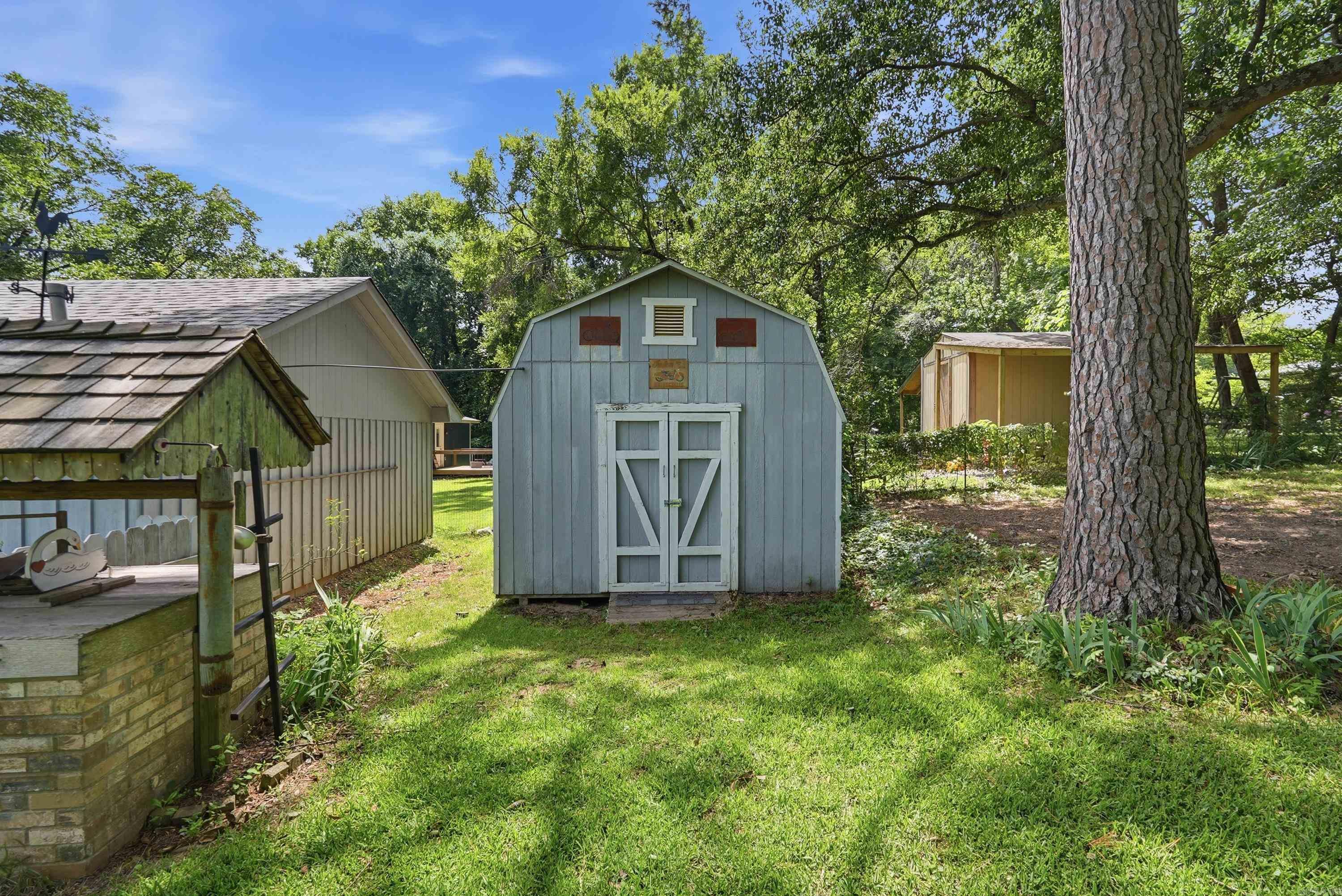 PEBBLE LAKE - Residential