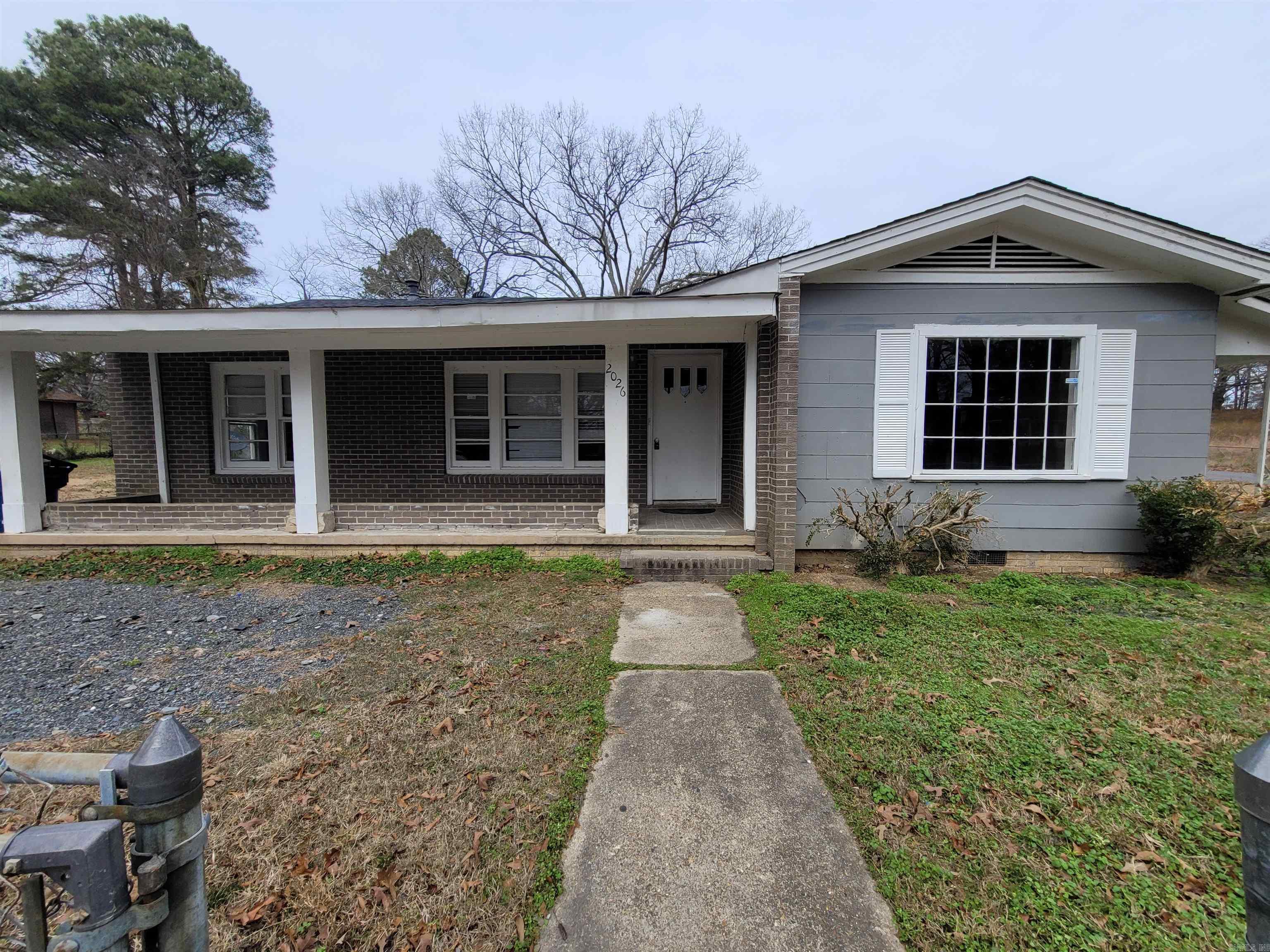 Looking for a home to rent in the Malvern area!! This recently updated 3 bed 2 bath home with a fully fenced-in yard is available now. Pets are allowed with additional deposits. Call today to set up your private tour.