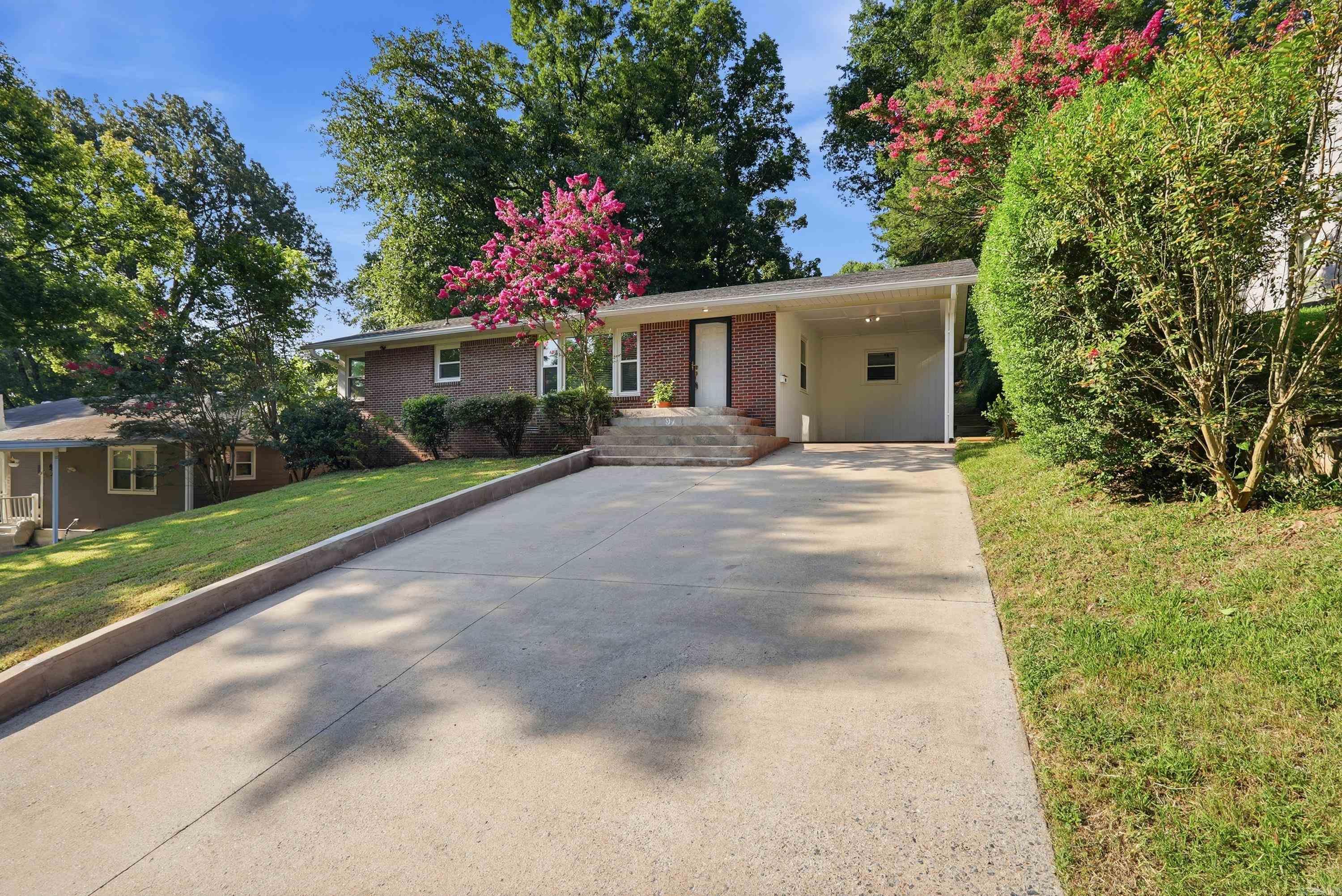 KINGWOOD PLACE - Residential