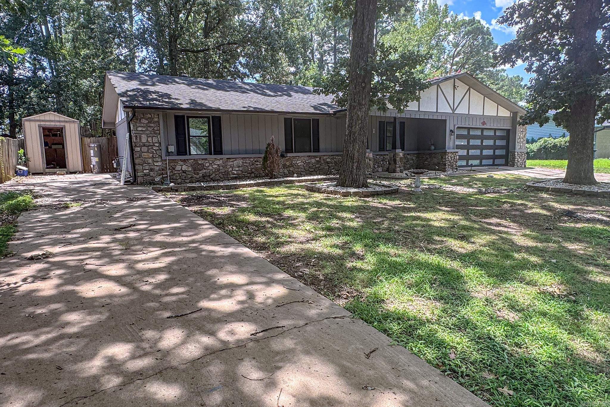 MEADOWBROOK - Residential