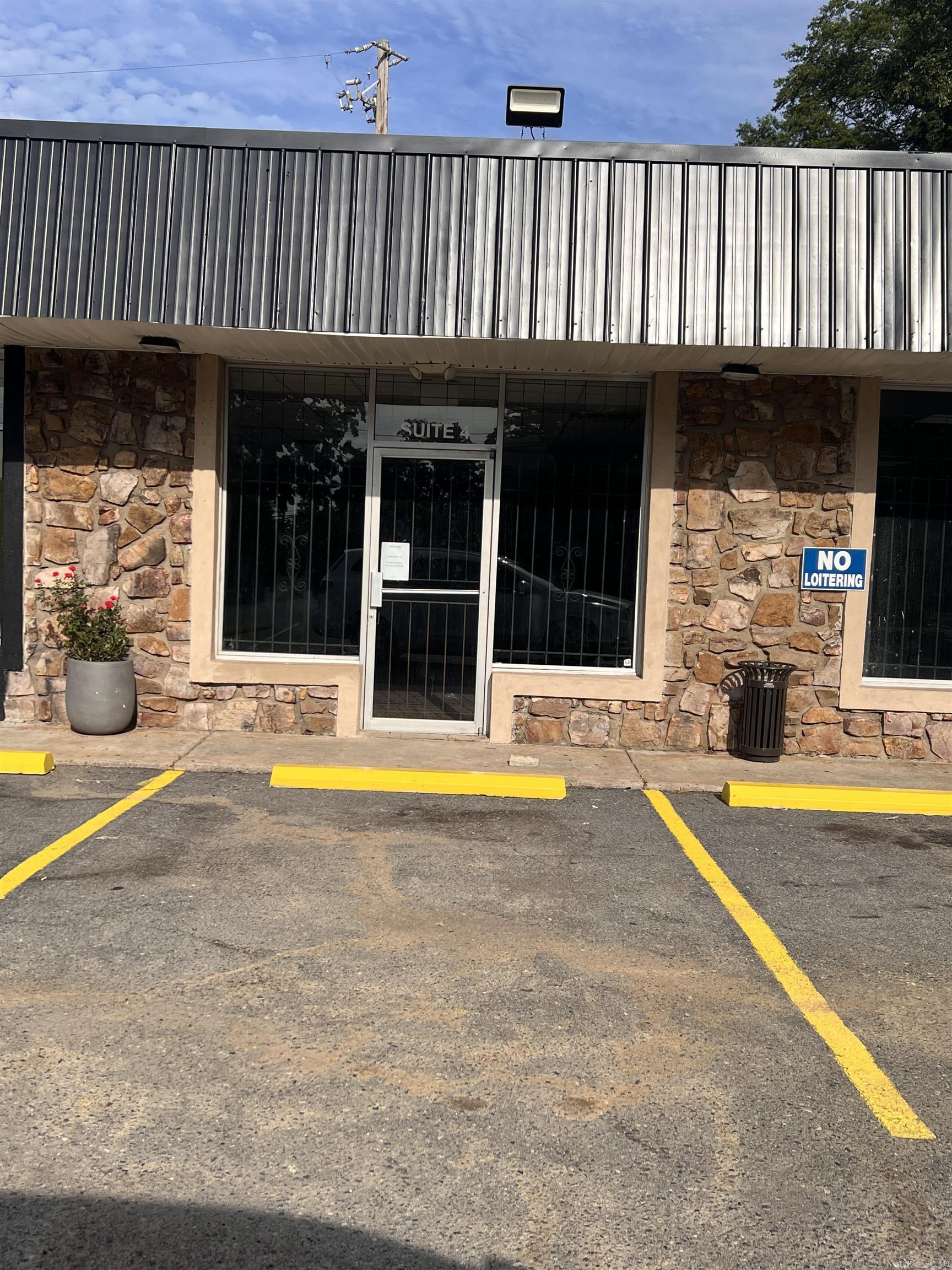 1N-13-27 - Residential Lease