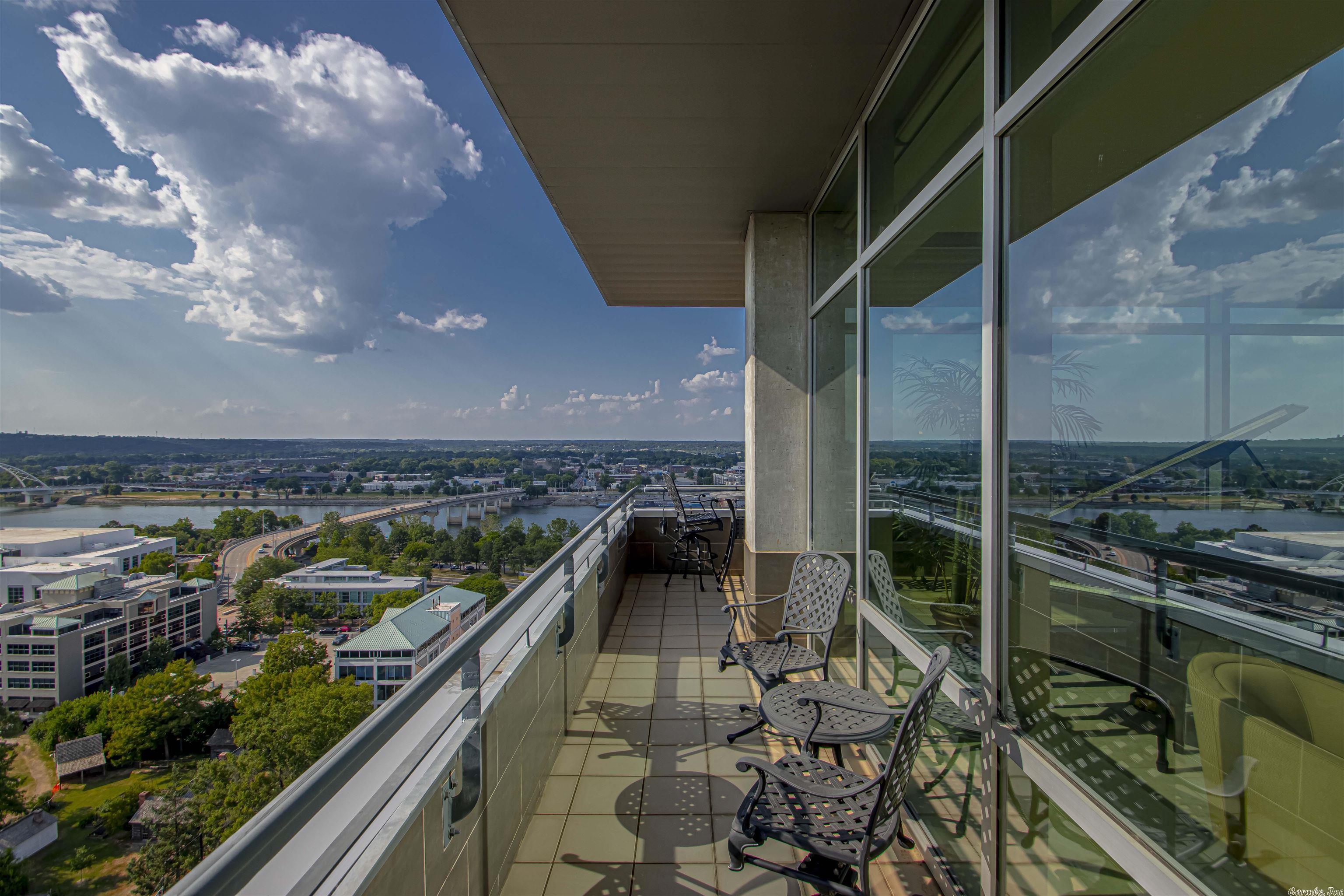 300 THIRD HPR - Residential