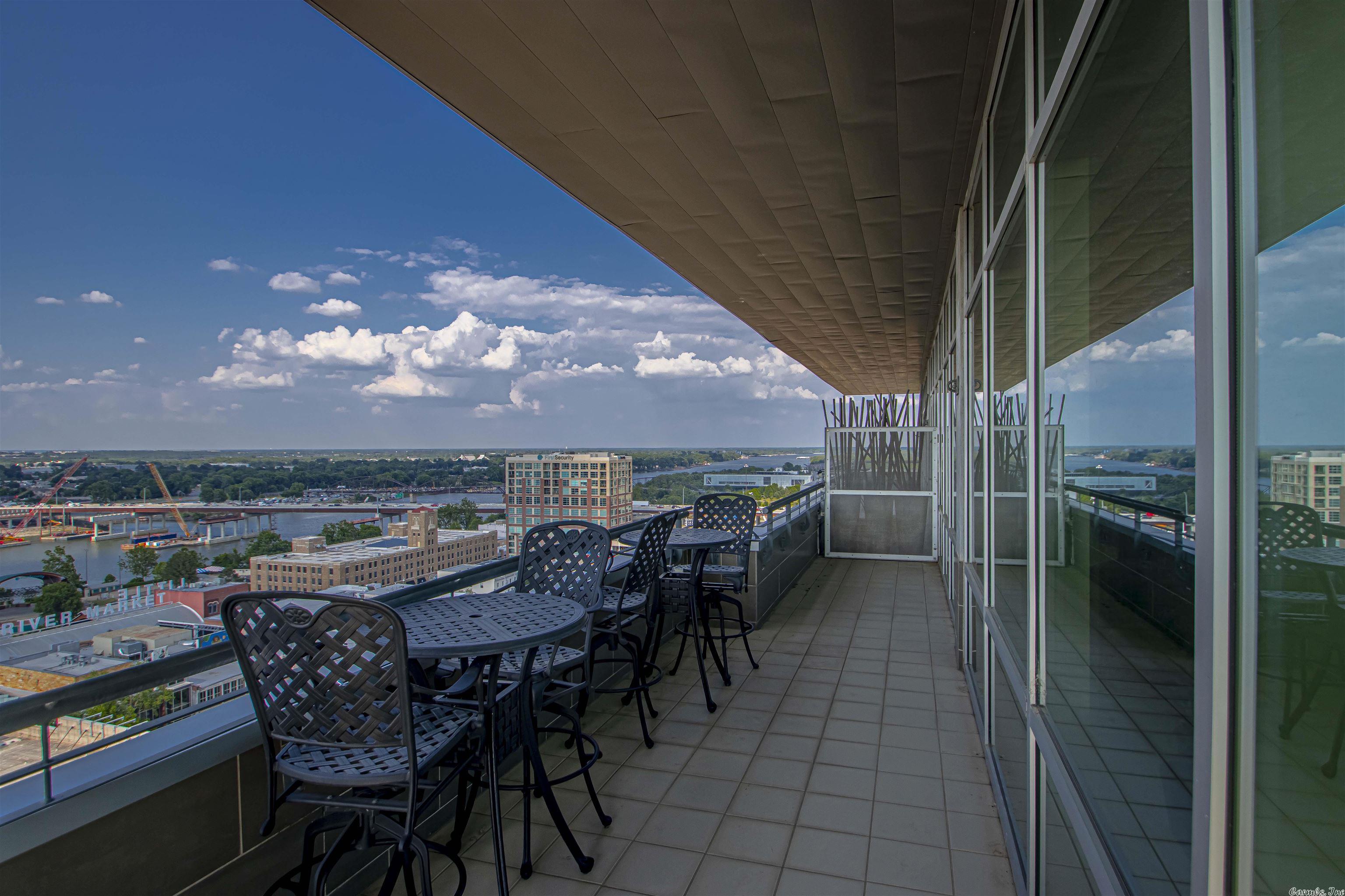 300 THIRD HPR - Residential