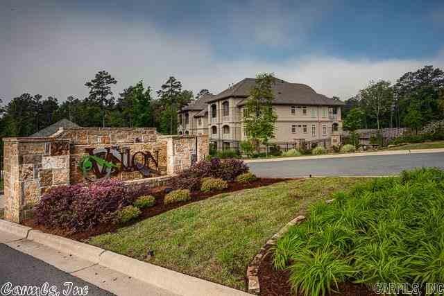 Beautiful two bedroom/two bath nestled in the rolling hills of Chenal Valley. Vallon Circle opens the world of convenient condominium living to those looking for a touch of class, an air of sophistication, and the richness of enclaved community living. A home in one of The Chenal Condominiums of Vallon Circle places you at the very heart of outdoor recreation, fine dining, shopping, medical and professional services and some of the finest golf in the South. Code to Gate: #0615