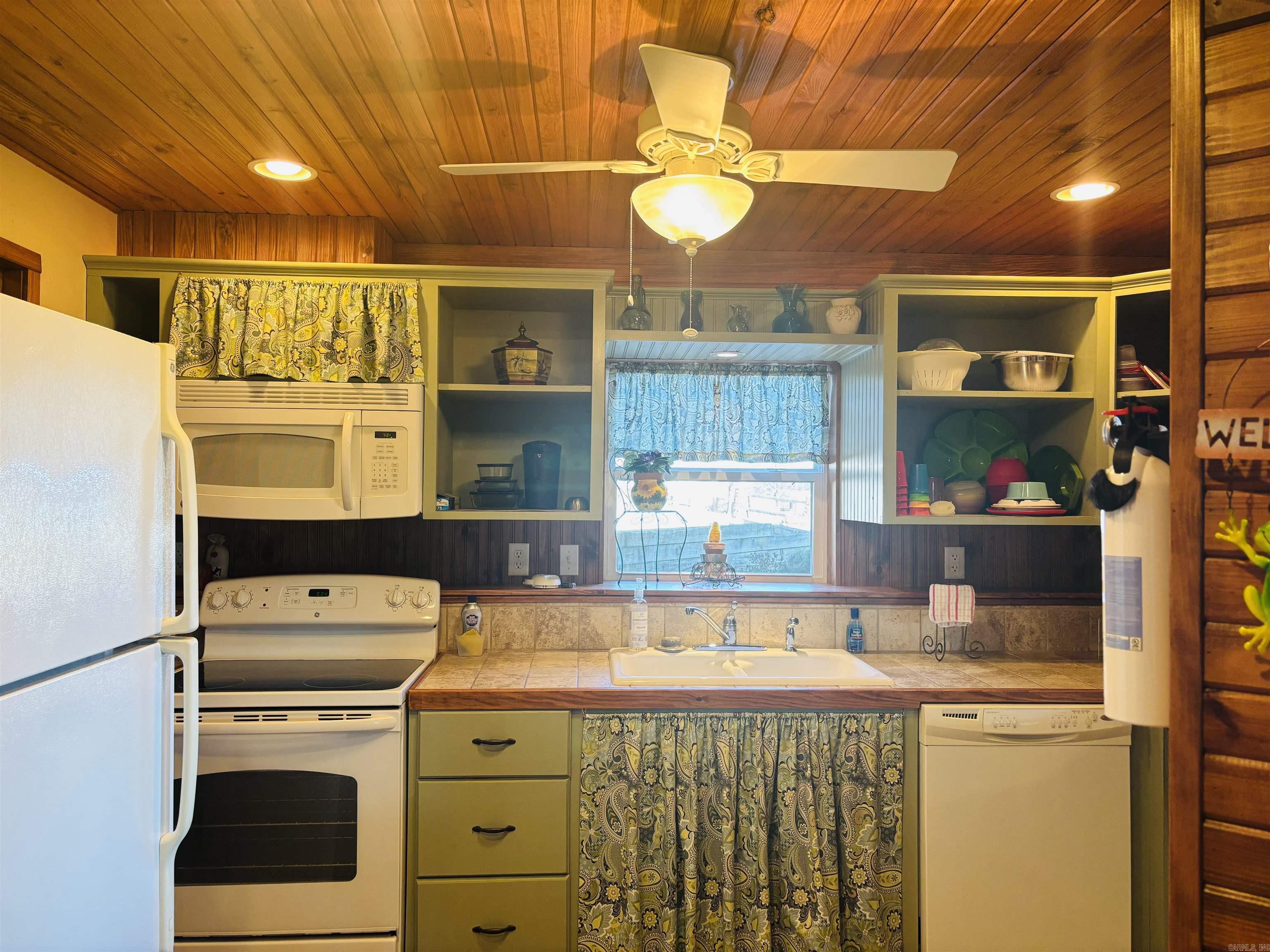 SUNSET RIDGE ESTATES - Residential