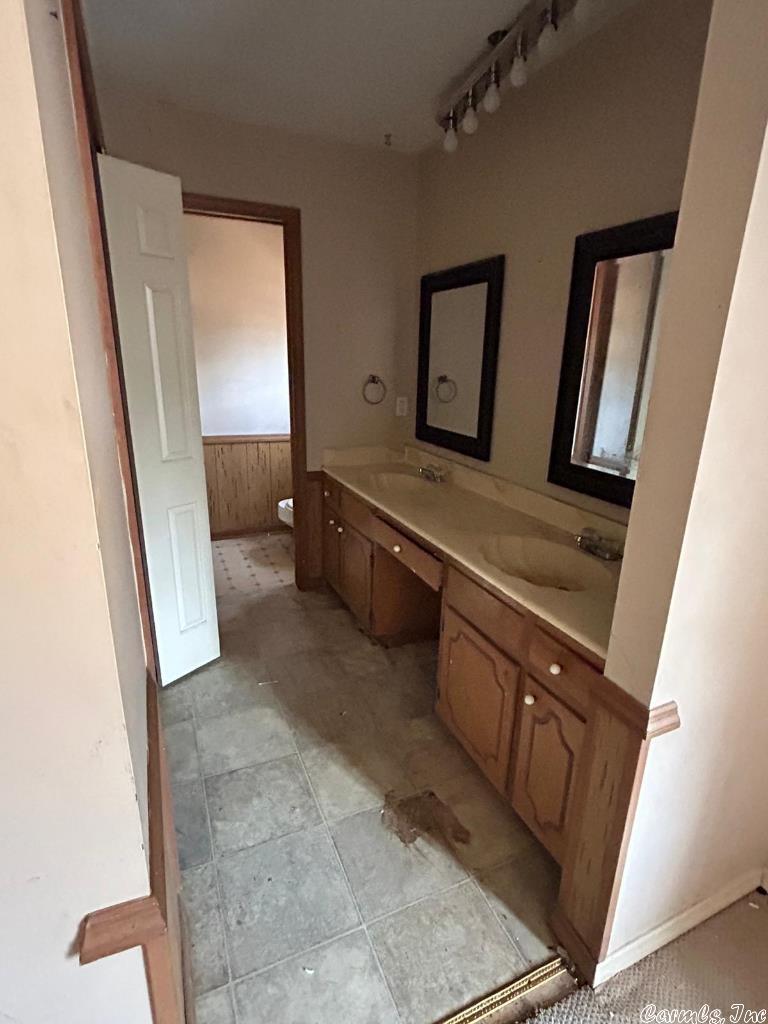 EAST MEADOW - Residential