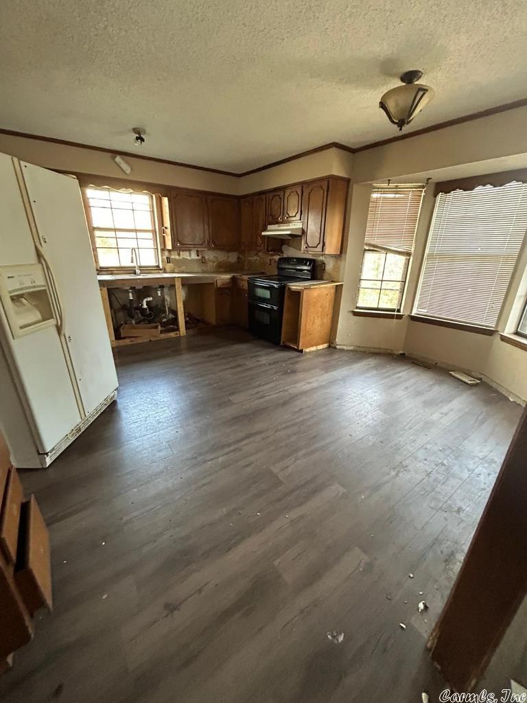 EAST MEADOW - Residential