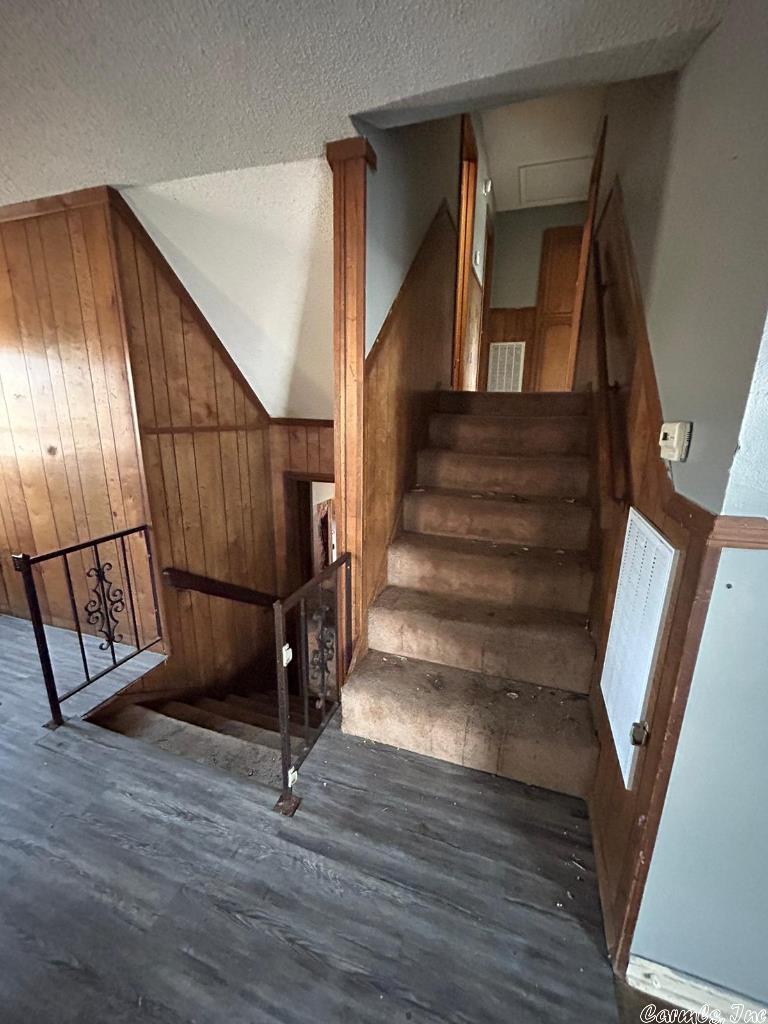 EAST MEADOW - Residential
