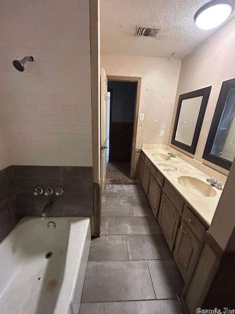 EAST MEADOW - Residential