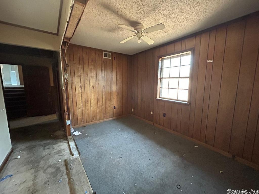 EAST MEADOW - Residential