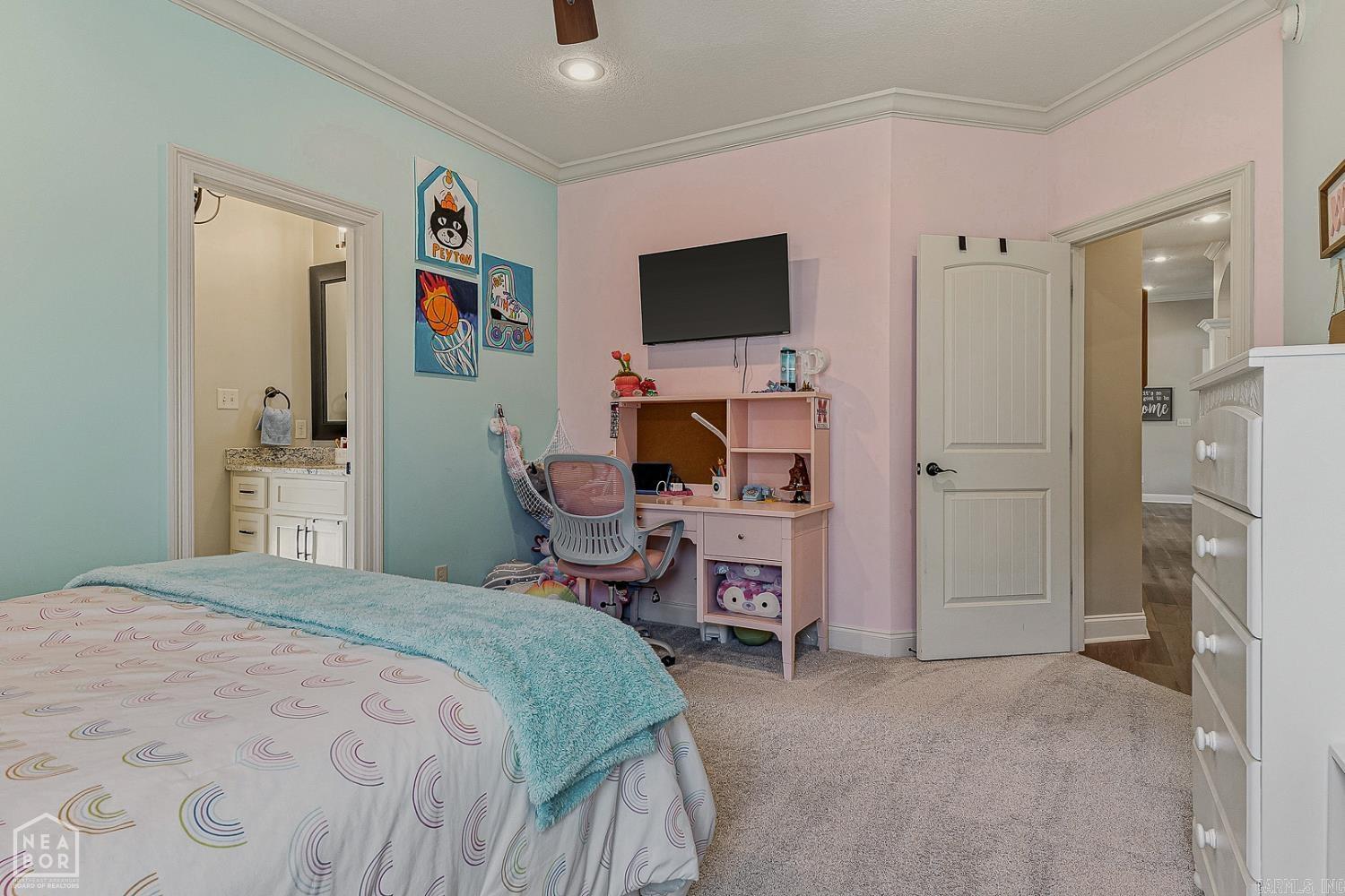 JAMESTOWN MANOR - Residential