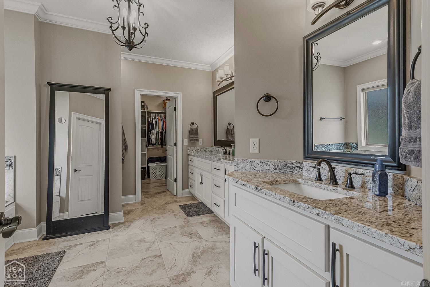 JAMESTOWN MANOR - Residential