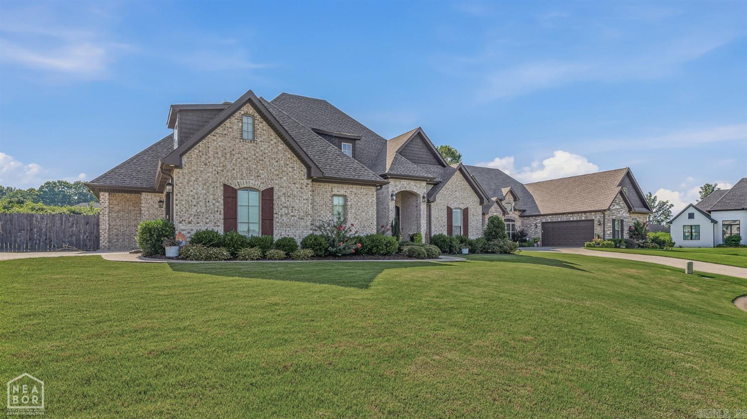JAMESTOWN MANOR - Residential