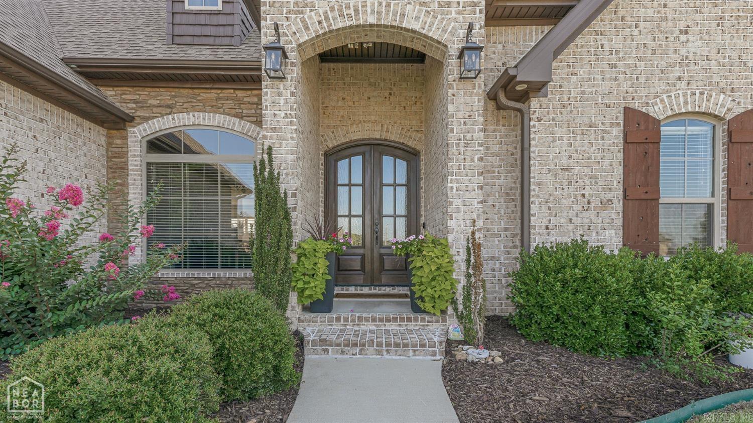 JAMESTOWN MANOR - Residential