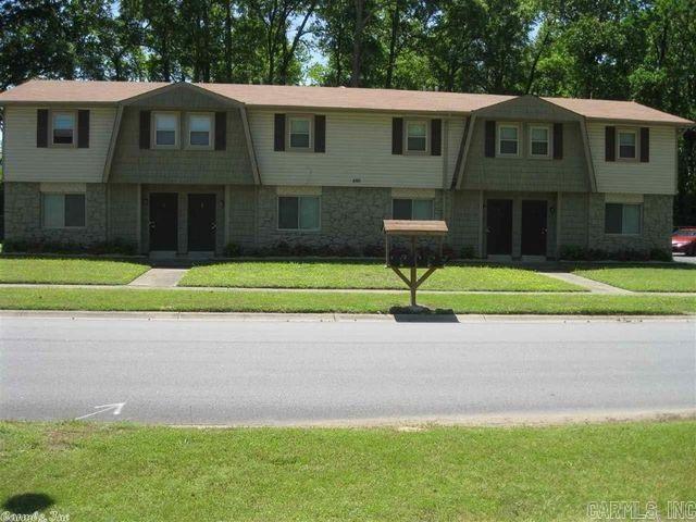 MOVE IN SPECIAL! HALF OFF FIRST MONTH’S RENT! Well-kept Southwest Little Rock Townhome for rent. Roomy with 3 bedrooms, 1.5 bath. Washer/dryer connections in a laundry room, outside storage in all units, located in a nice area. This property is managed by Hoffman Team so beware of scammers - we will never ask you to Cashapp us money. The lease for this property is for 18 months with a 3% increase after the first year. Income must be 3x the amount of rent. This property does not accept section 8.