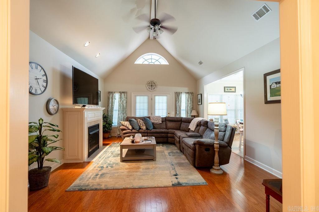 RIDGEFIELD - Residential