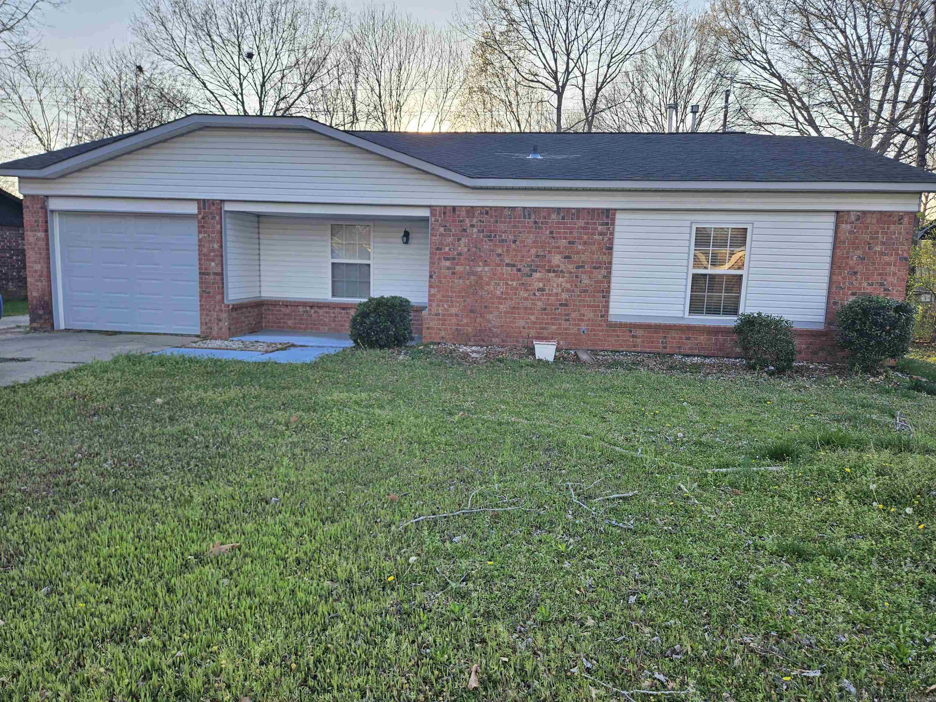 Great 3BD/1.5BA in Jacksonville that is waiting for you to call home. Plenty of living space throughout. Eat-in-kitchen that is perfect for enjoying meals with family or friends. Laundry room with built in storage shelves. Ceiling fans in bedrooms. Fully fenced yard ideal for anyone with kids or pets. The lease for this property is for 2 years with a 3% increase after the first year. Income has to be 3x the amount of rent. This property does not accept section 8.