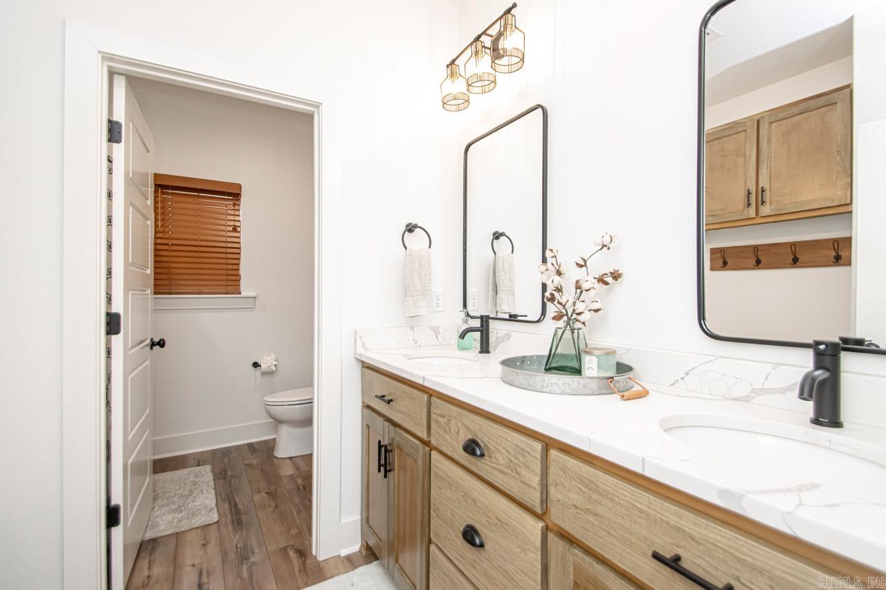 CREEKSIDE - Residential