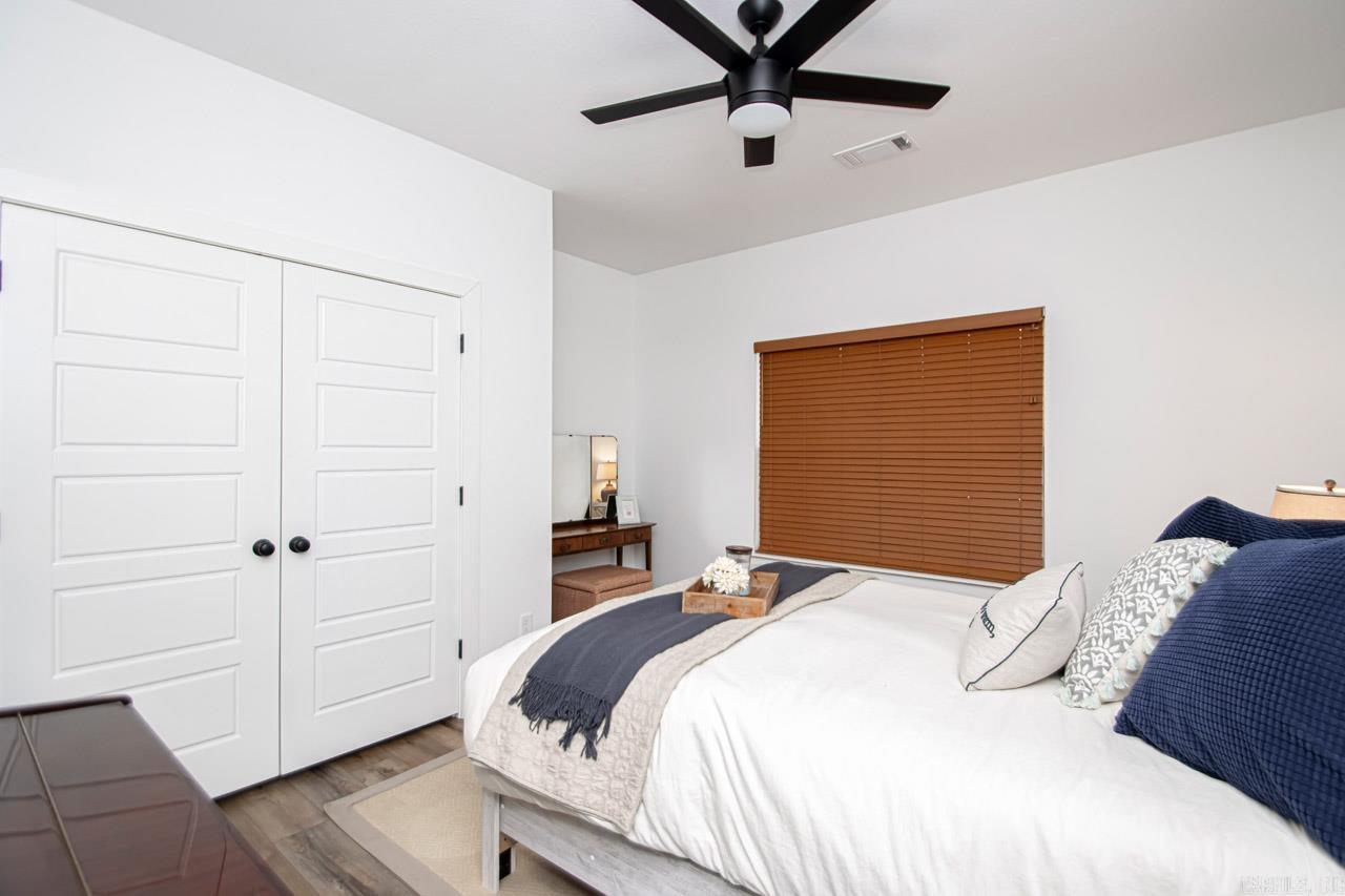 CREEKSIDE - Residential