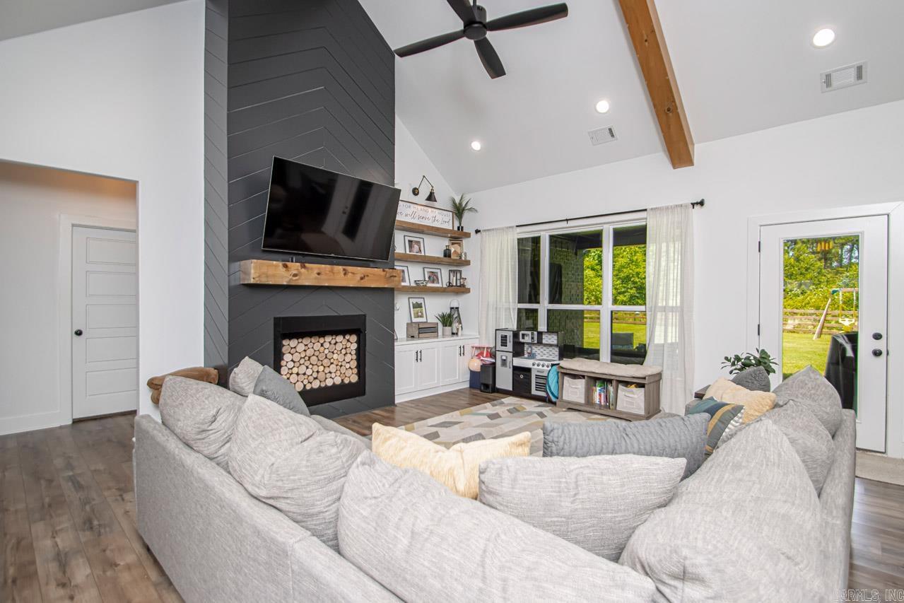 CREEKSIDE - Residential