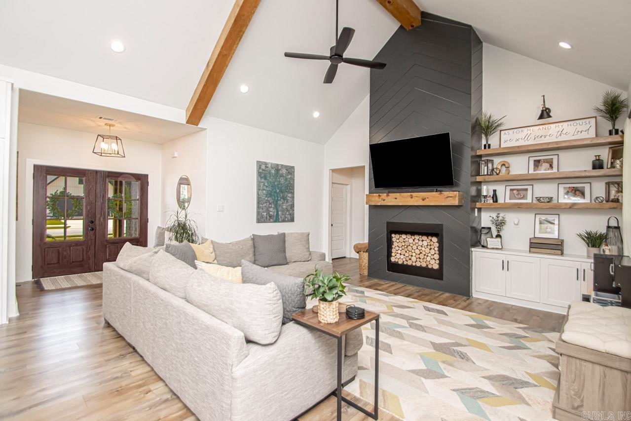 CREEKSIDE - Residential