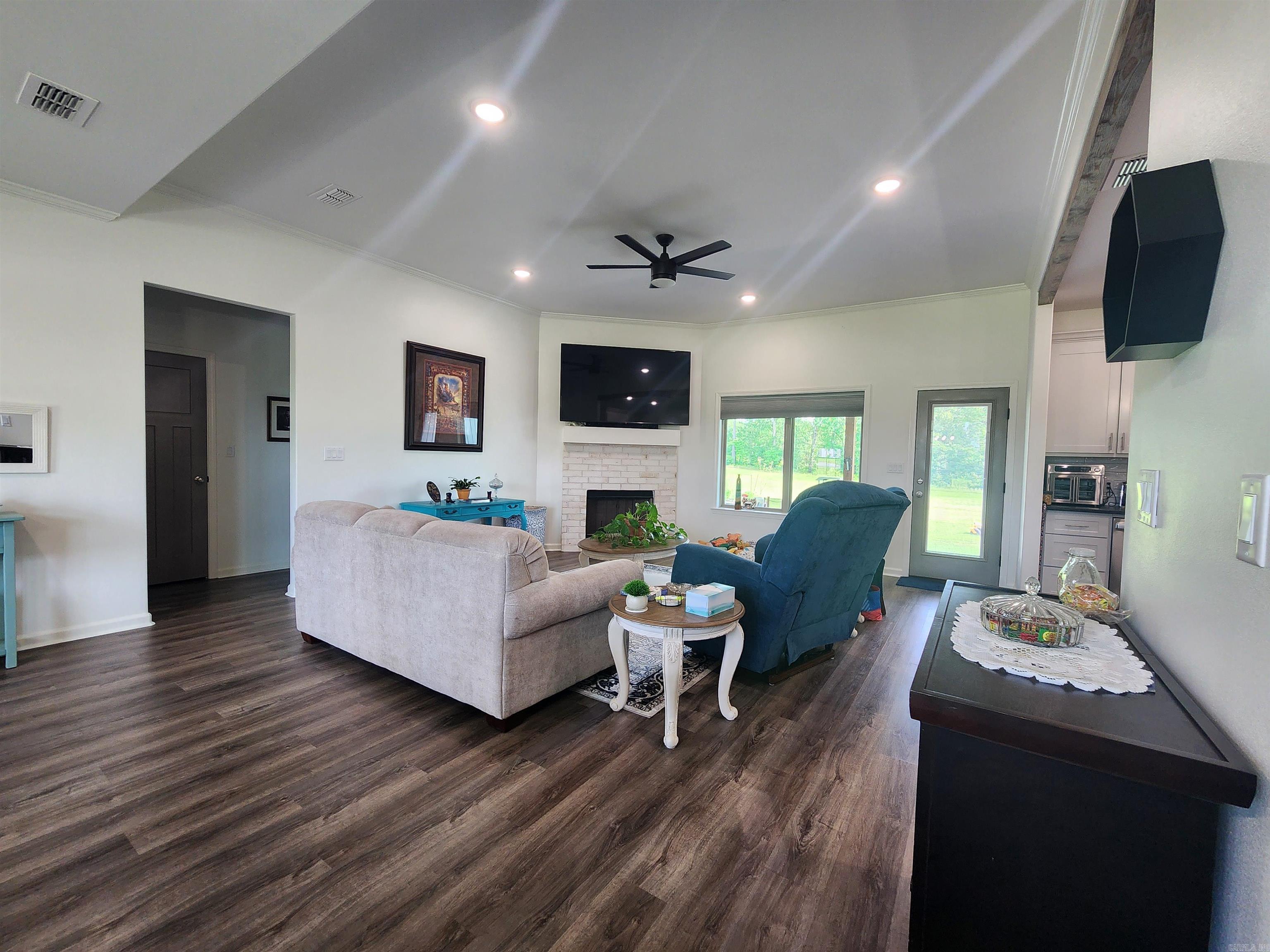 EAGLE RIDGE ESTATES - Residential