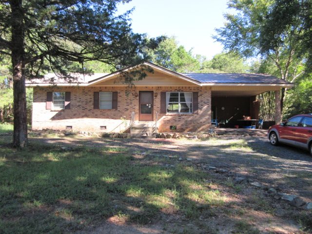 Brick home on 1 acre in the of Clinton City Limits.  3 bedroom/2 bath with open kitchen and dining.  Nice home for a handyman! Carport and plenty of parking. Bonus room for storage or use as a den.  Large backyard with storage building. This home is just minutes to the famous CHUCKWAGON RACES and also GREERS FERRY LAKE.  Hospital facilities are 5 minutes away, as well as CITY PARKS and LIBRARY.